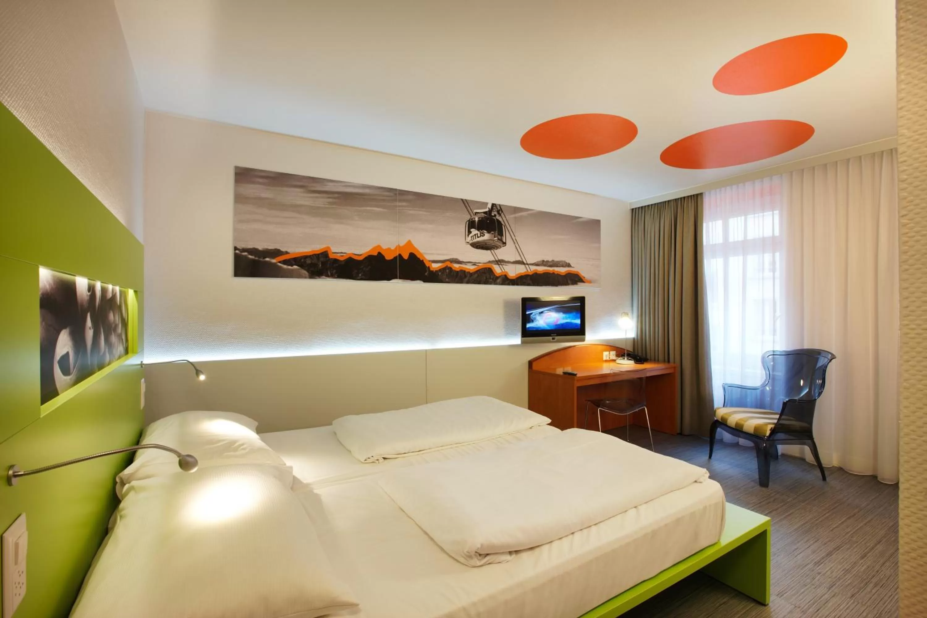 Photo of the whole room, Bed in ibis Styles Luzern