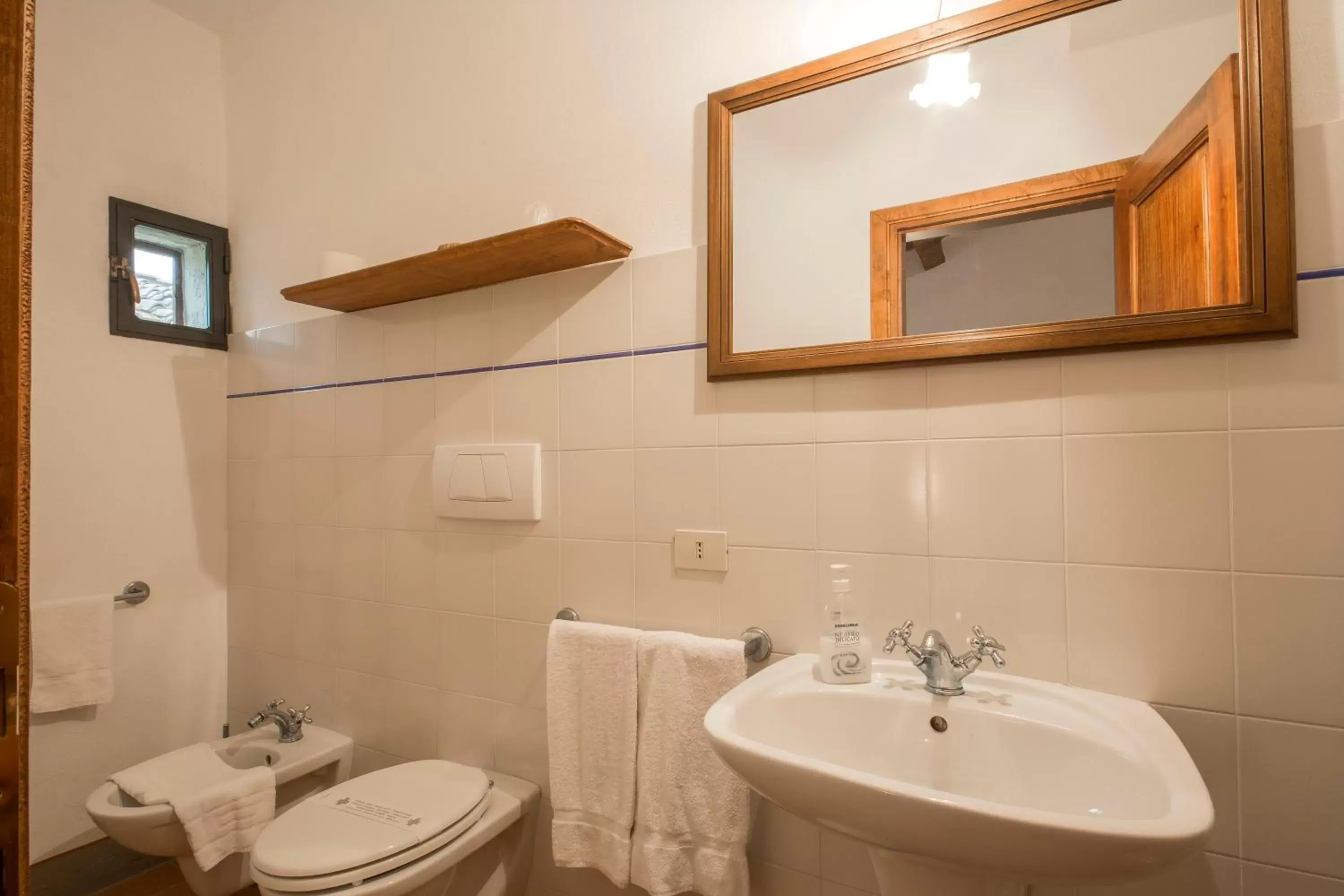 Bathroom in Borgo Bottaia