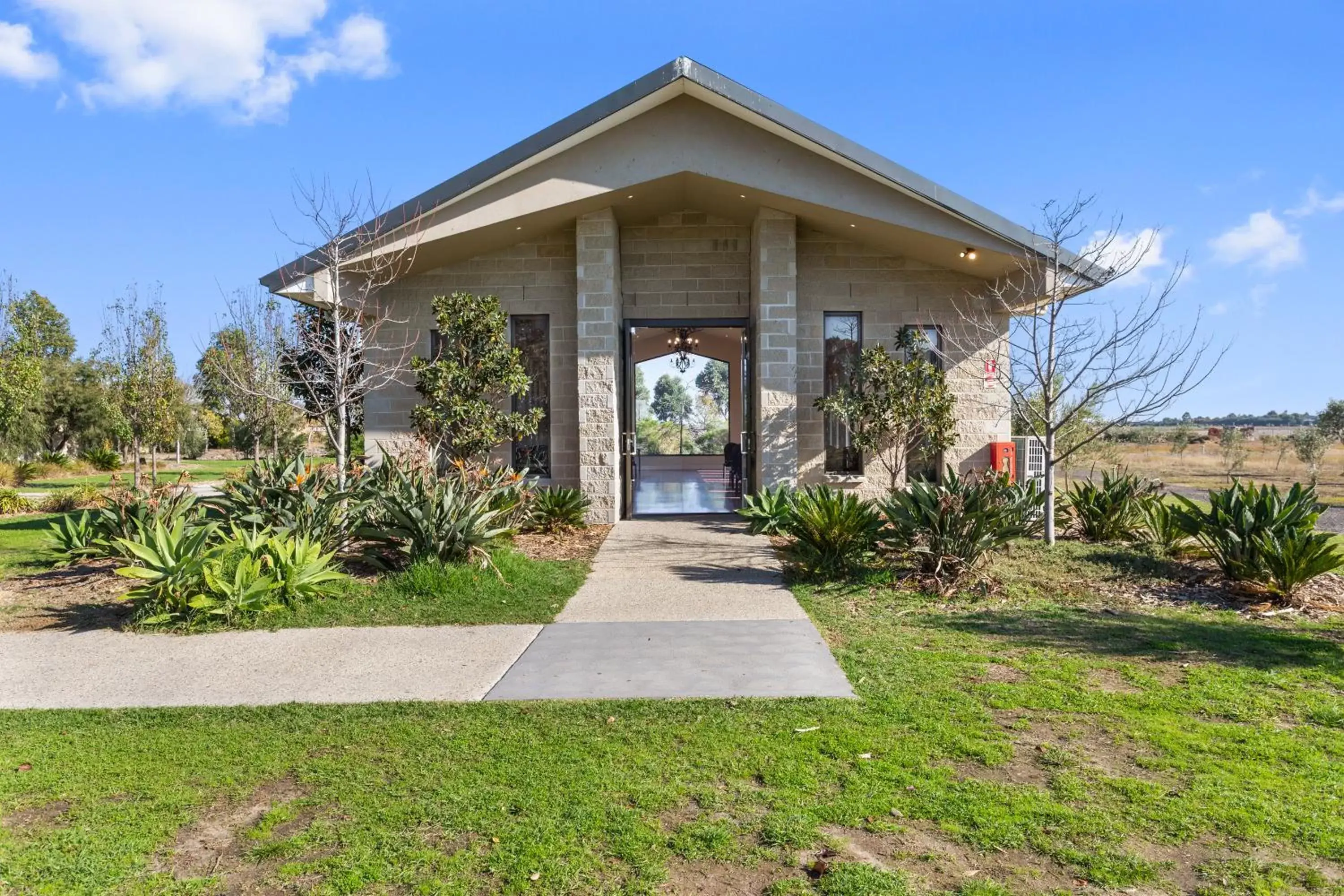 Property building in Quality Hotel Point Cook Property building in Quality Hotel Point Cook