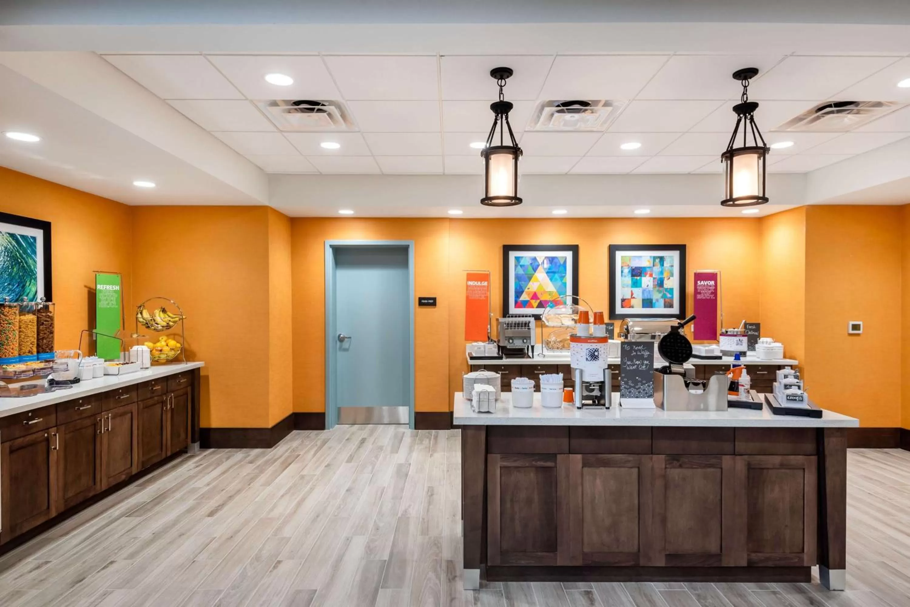 Restaurant/places to eat in Hampton Inn Baltimore Bayview Campus