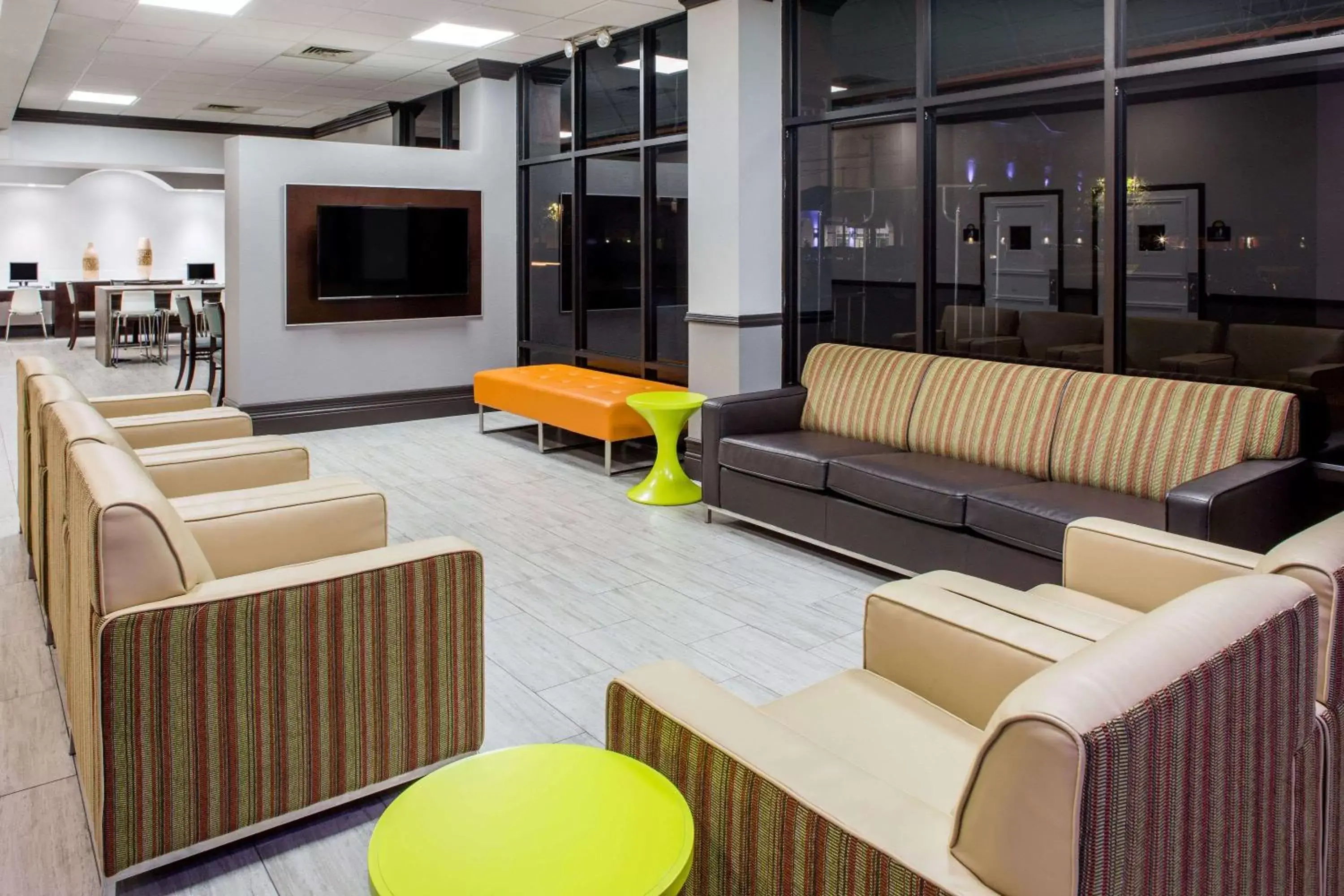 Lobby or reception in Days Inn & Suites by Wyndham Orlando Airport