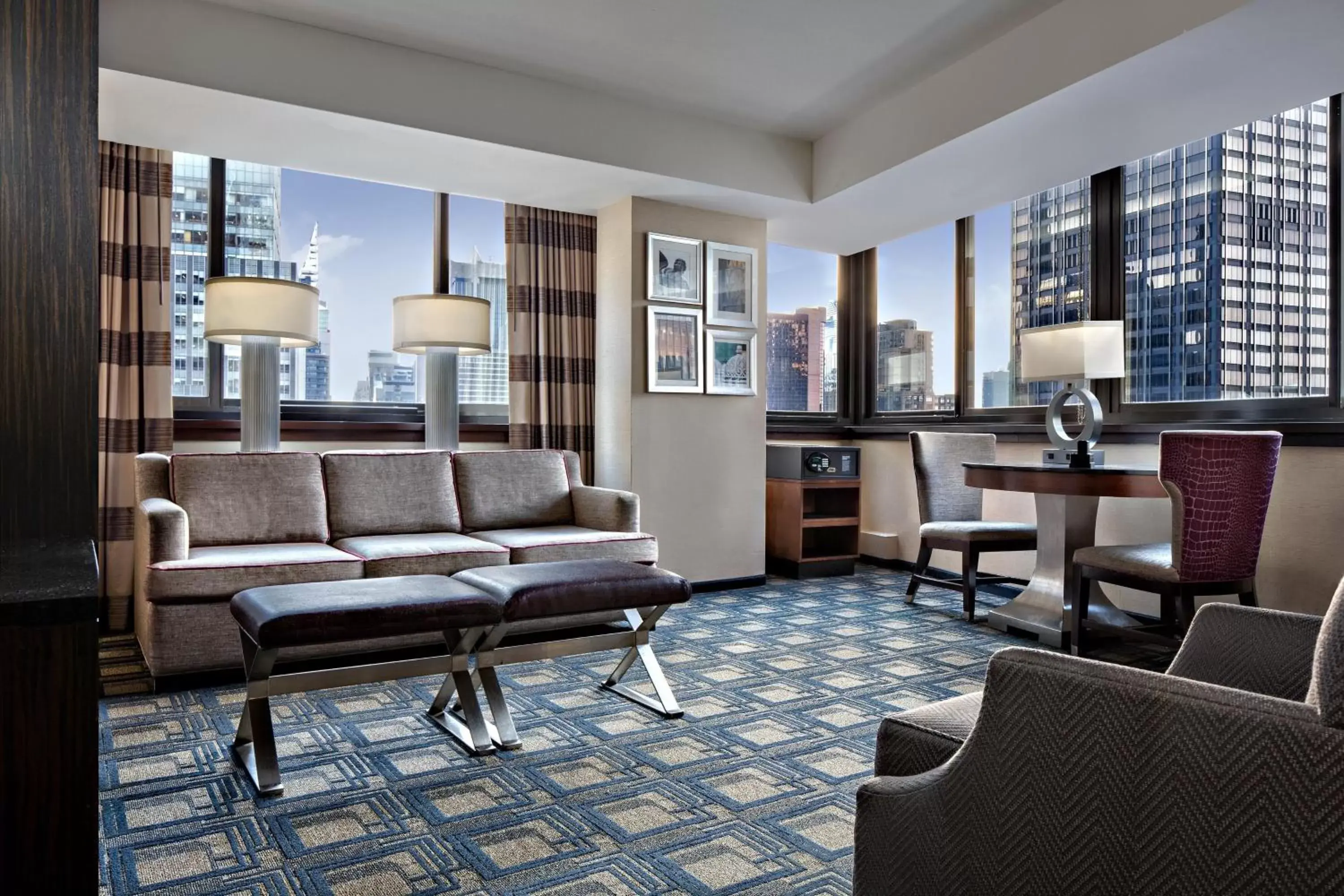 Living room, Seating Area in Sheraton New York Times Square Hotel