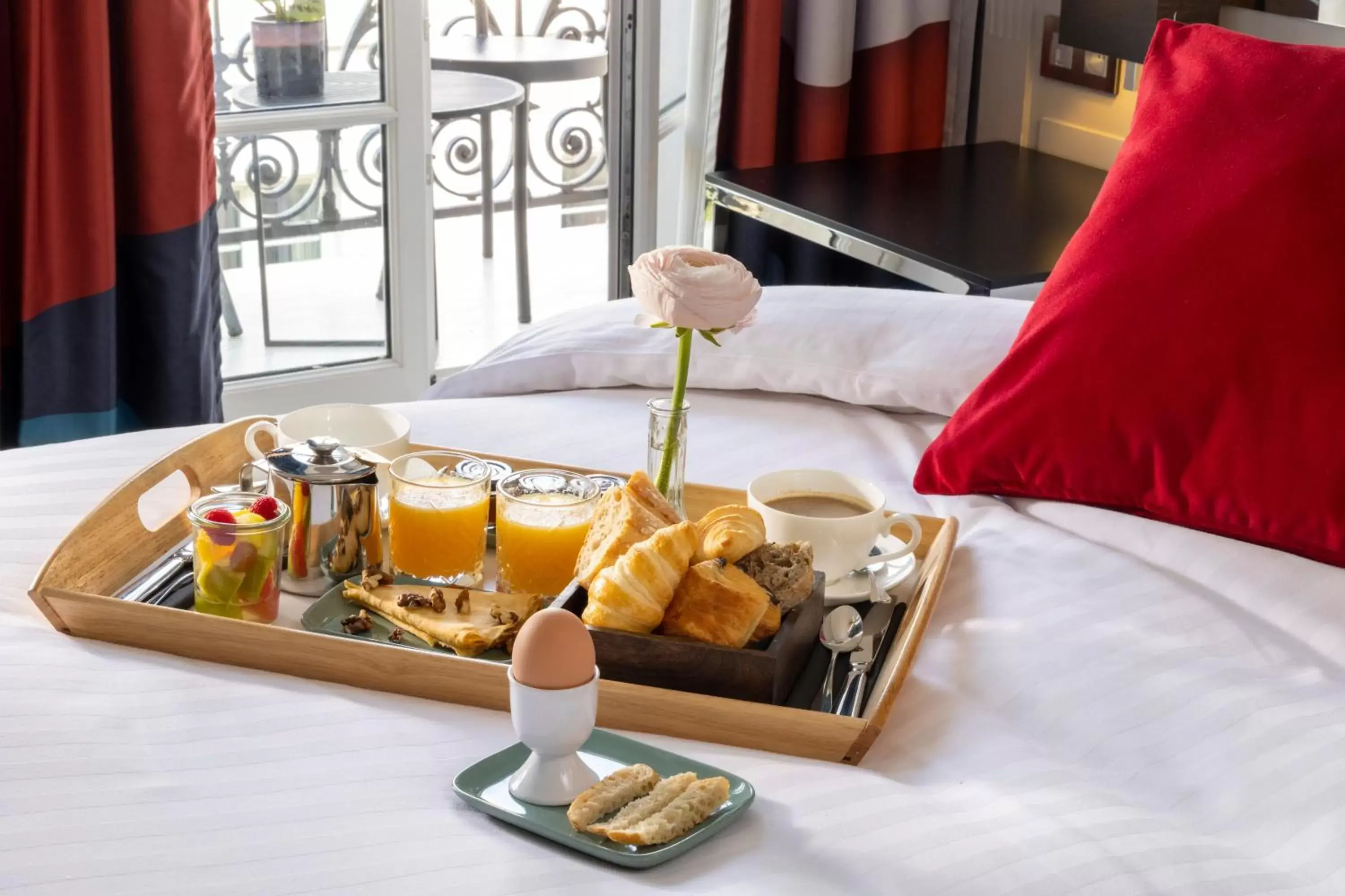Bedroom, Breakfast in Les Matins de Paris & Spa