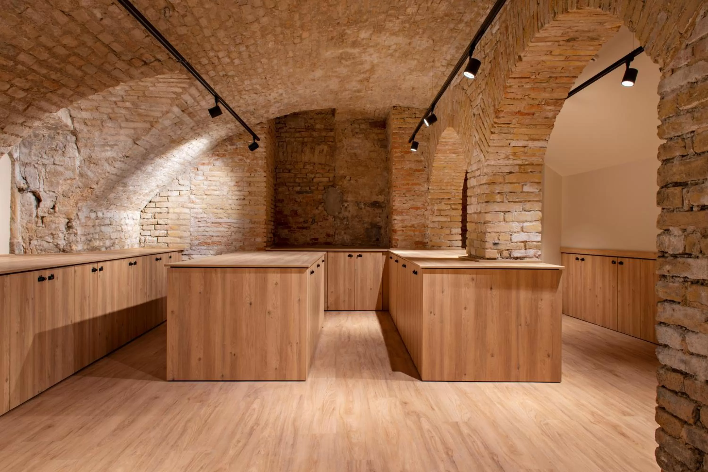 storage in Hôtel LÉONOR the place to live