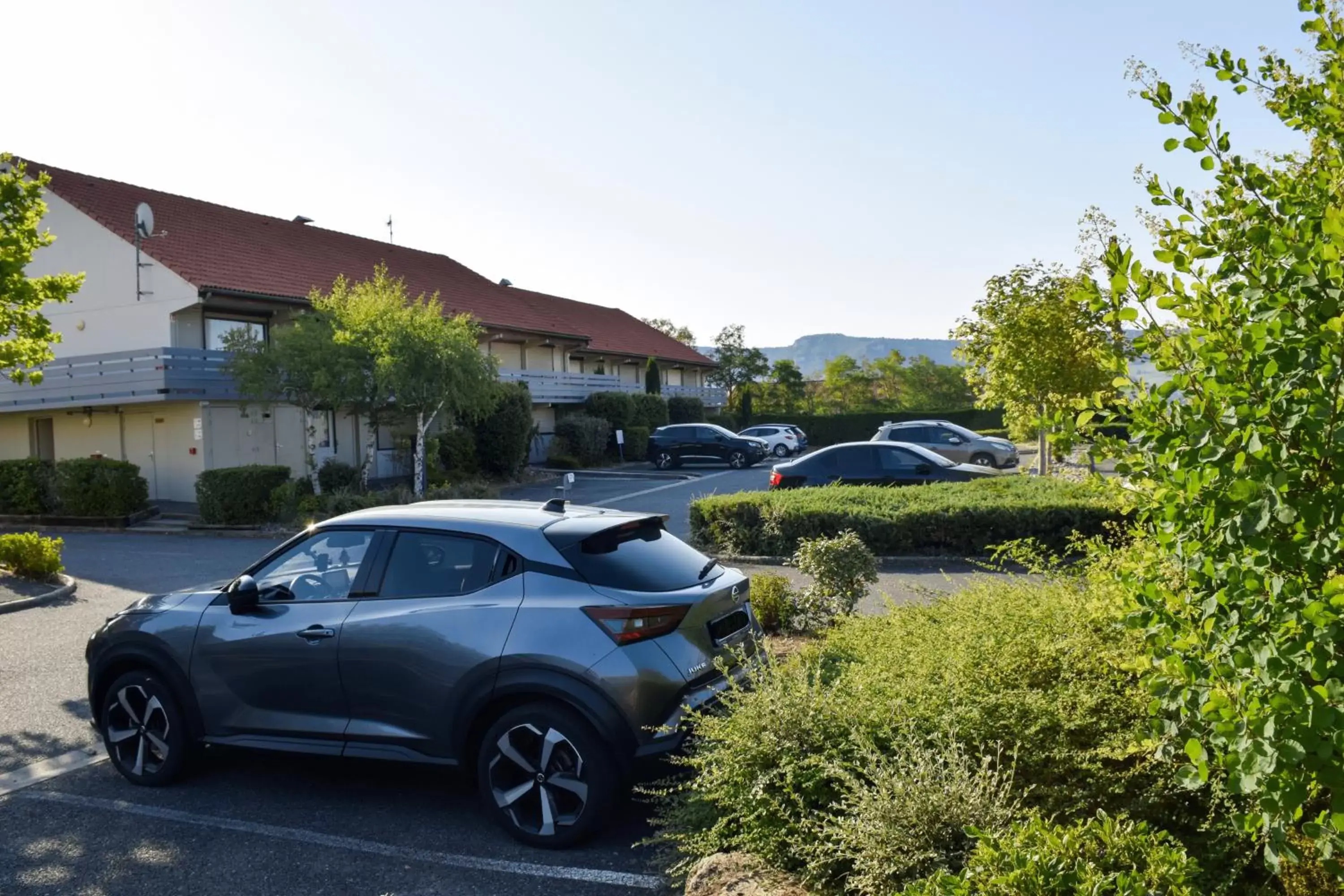 Parking, Property Building in Campanile Millau