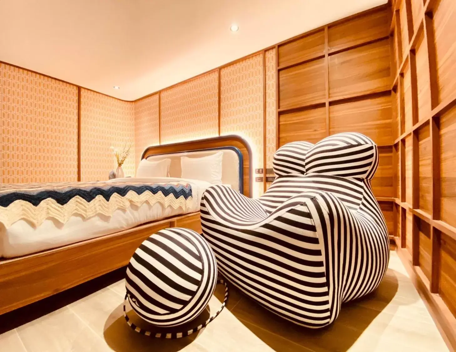 Bed, Seating Area in Miami Hotel Bangkok - SHA Plus