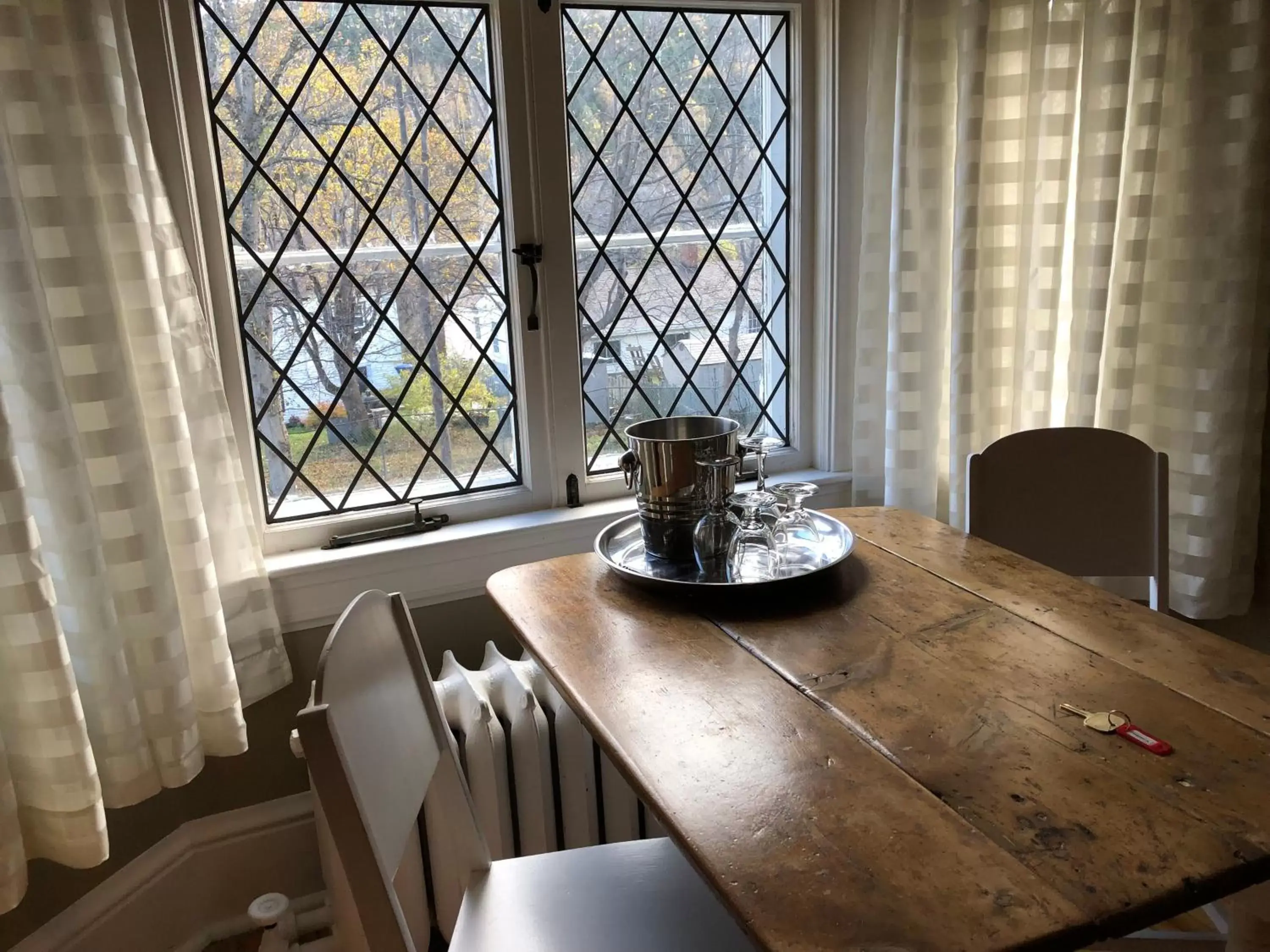 Seating area in Leaside Manor