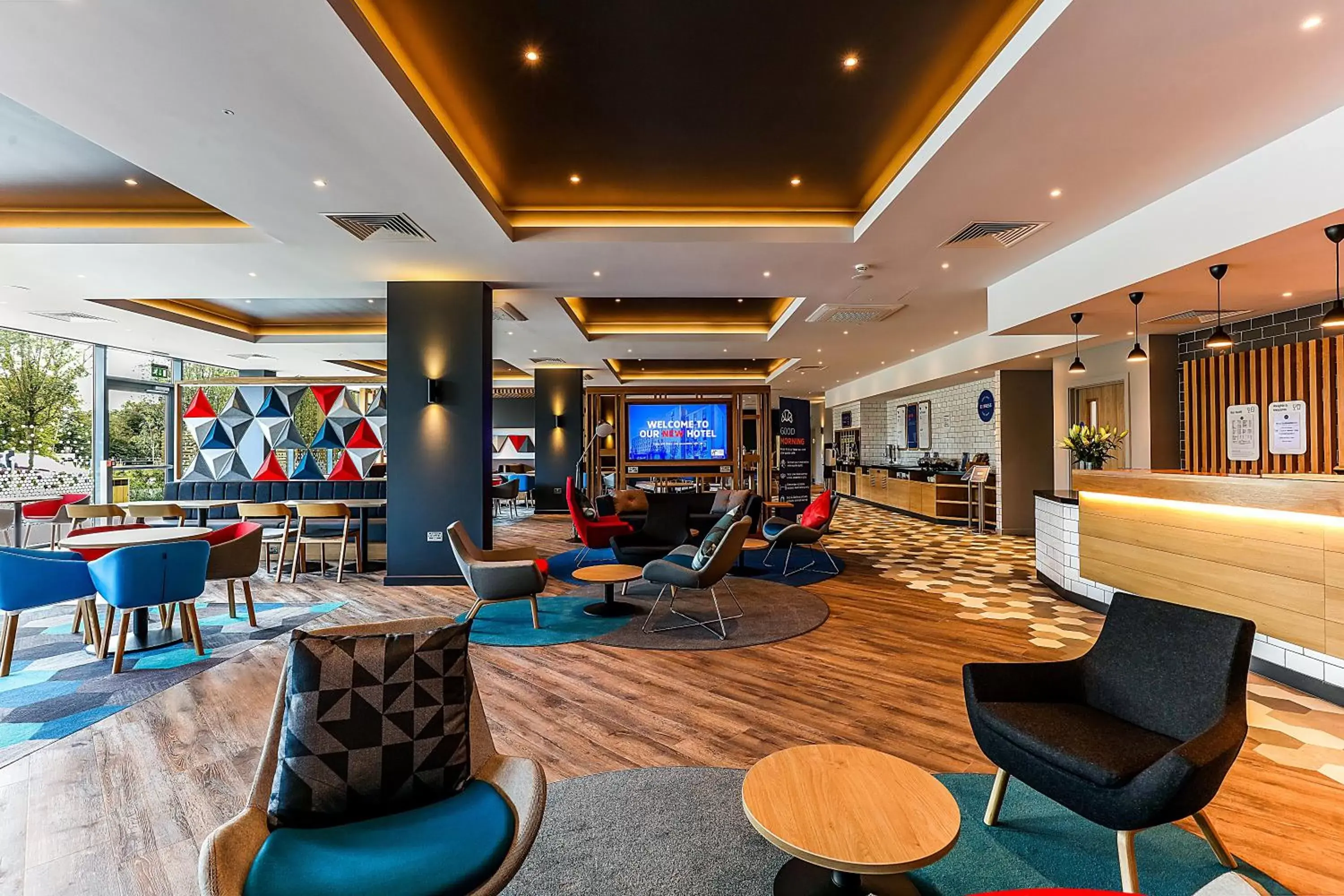 Lounge or bar in Holiday Inn Express - Bicester, an IHG Hotel Lounge or bar in Holiday Inn Express - Bicester, an IHG Hotel