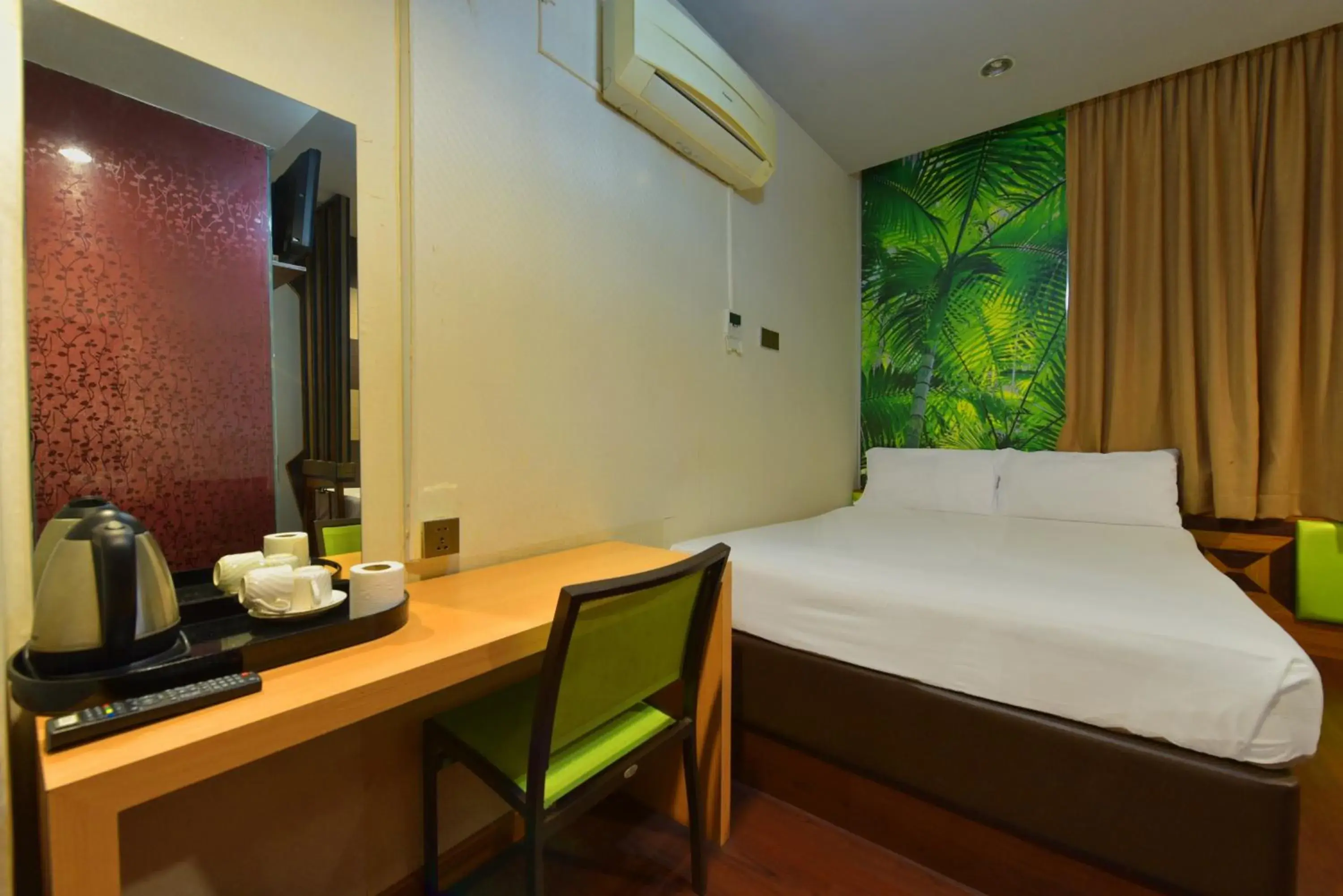 Bedroom, Bed in Townhouse OAK Hotel Holmes Johor Jaya