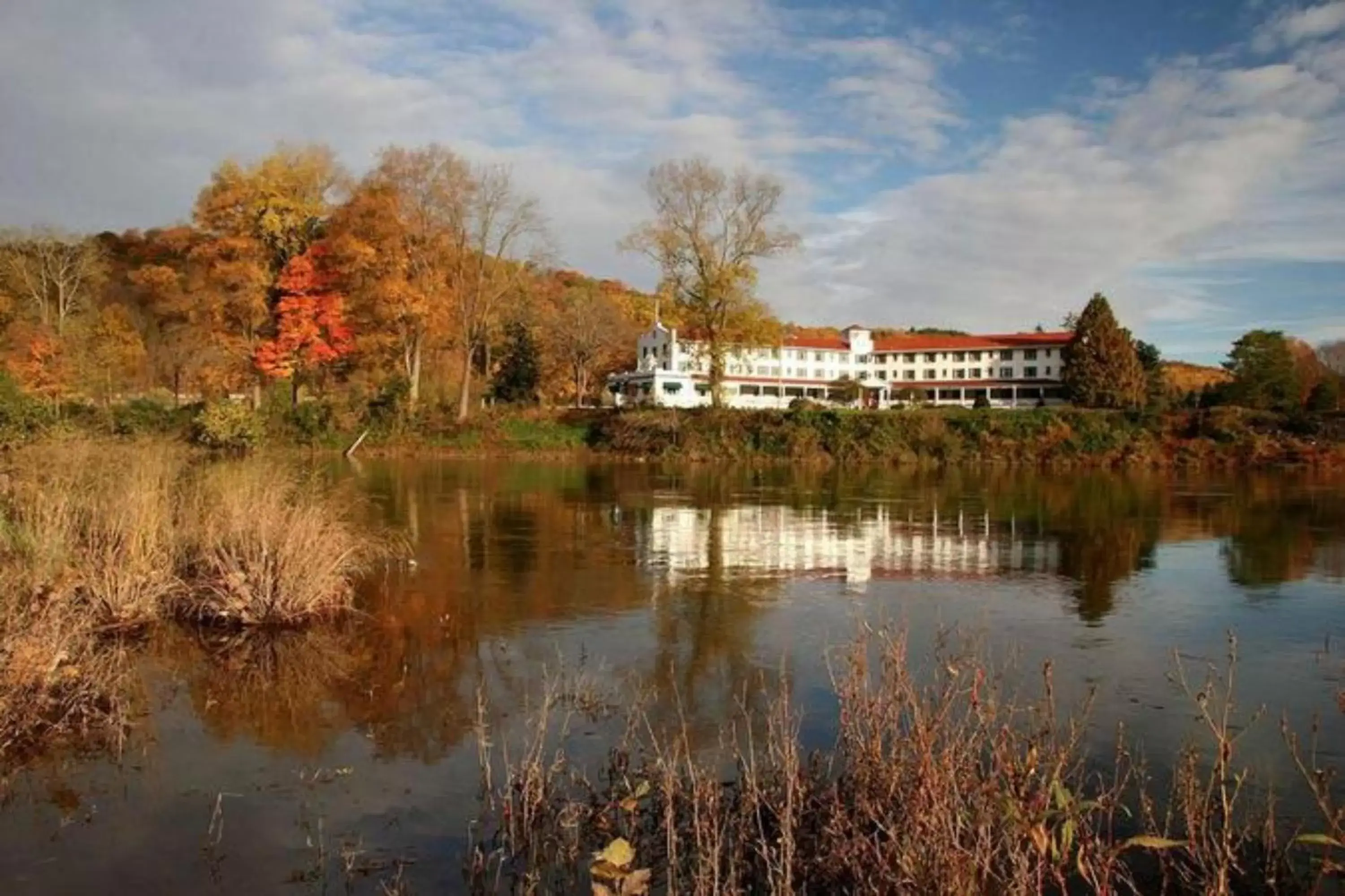 Facade/entrance in Shawnee Inn and Golf Resort