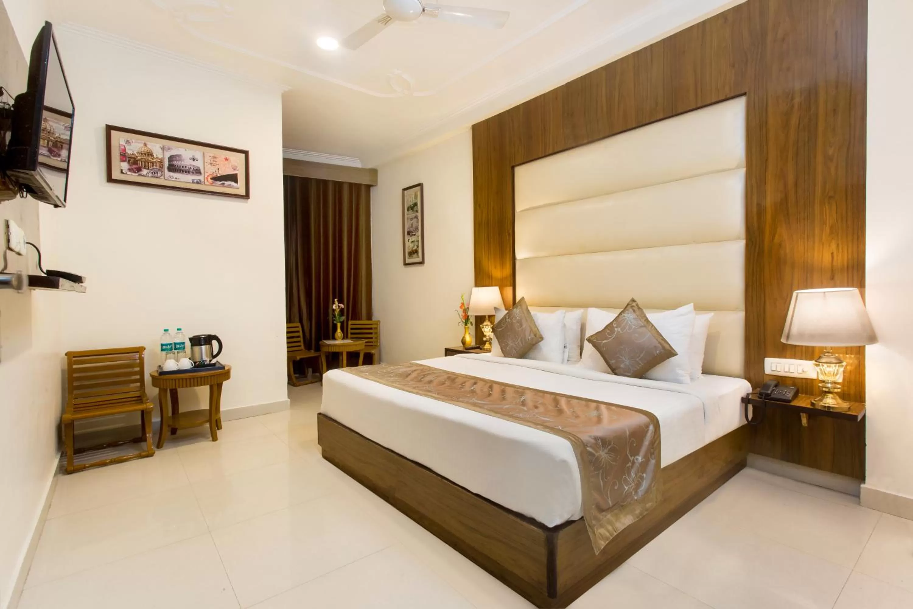 Bedroom, Bed in Hotel Earth