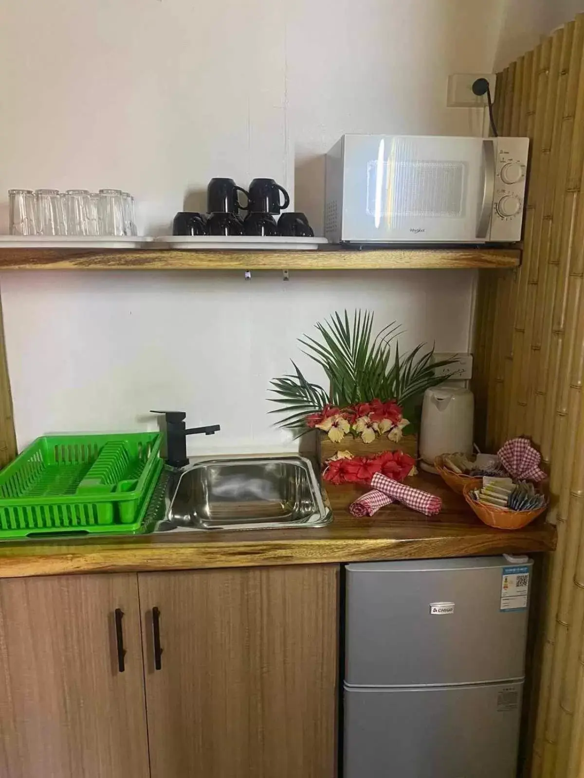 Kitchen/Kitchenette in Club Fiji Resort