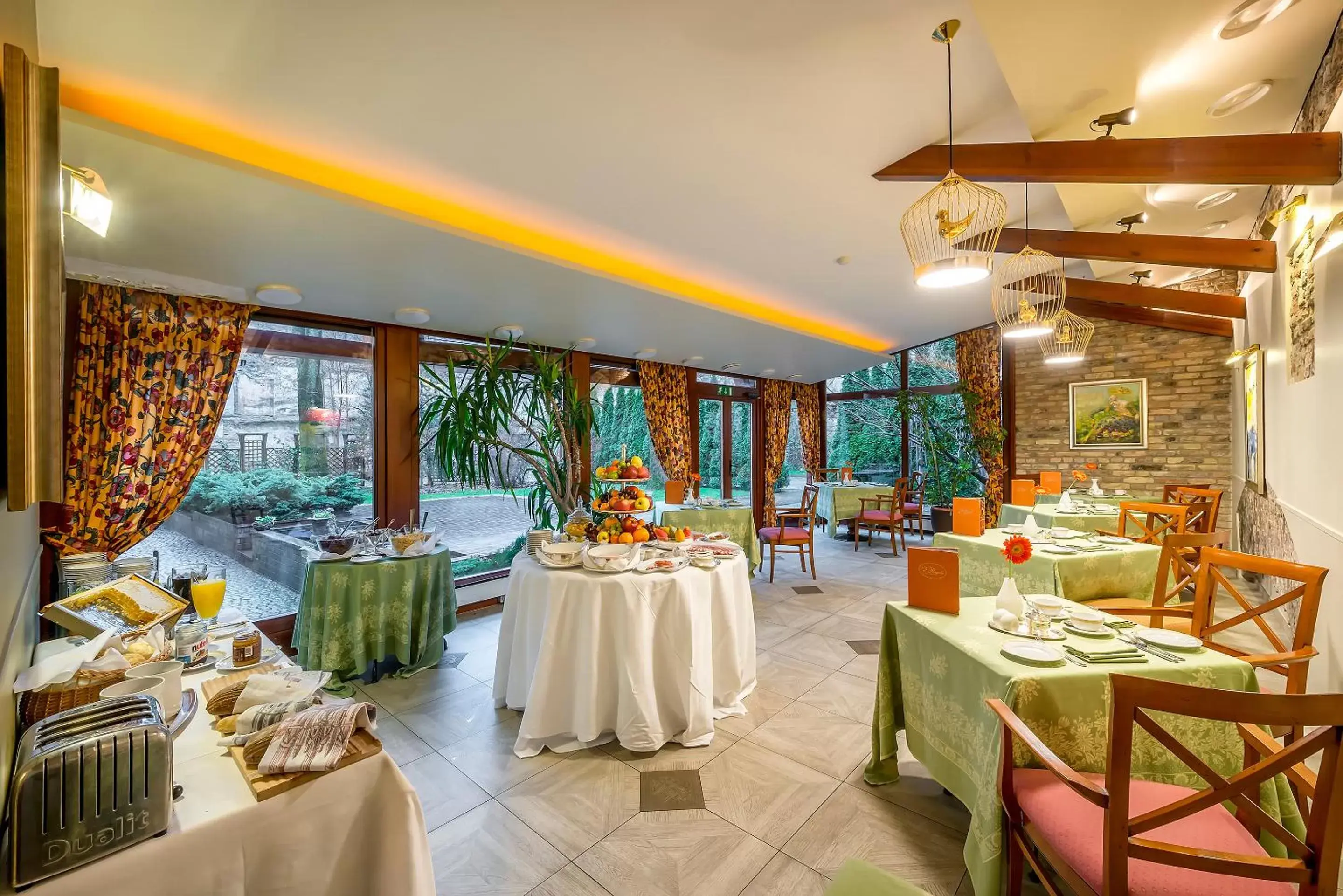 Garden, Restaurant/Places to Eat in Grotthuss Boutique Hotel Vilnius