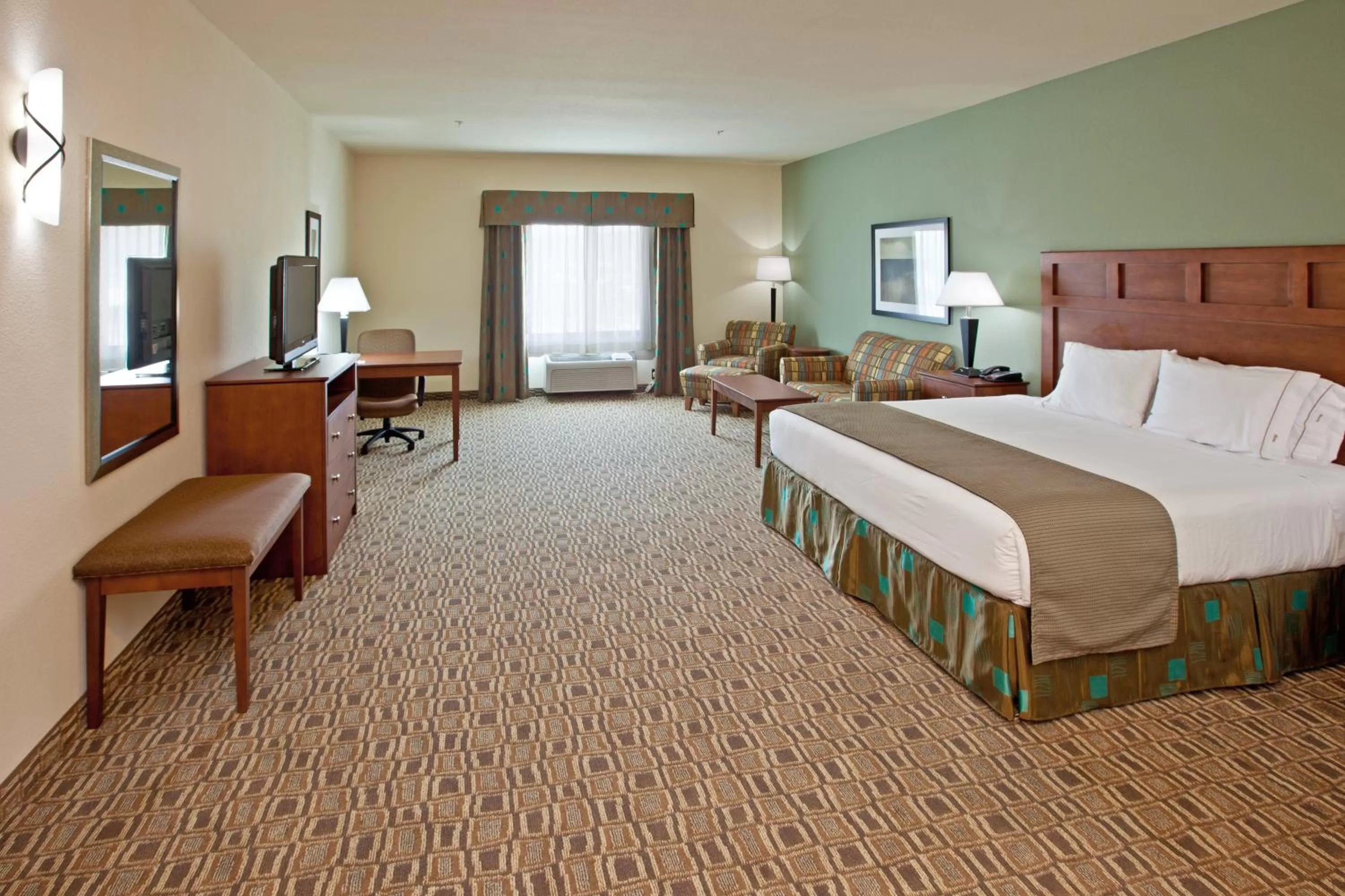 Photo of the whole room, Bed in Holiday Inn Express & Suites Ripley, an IHG Hotel