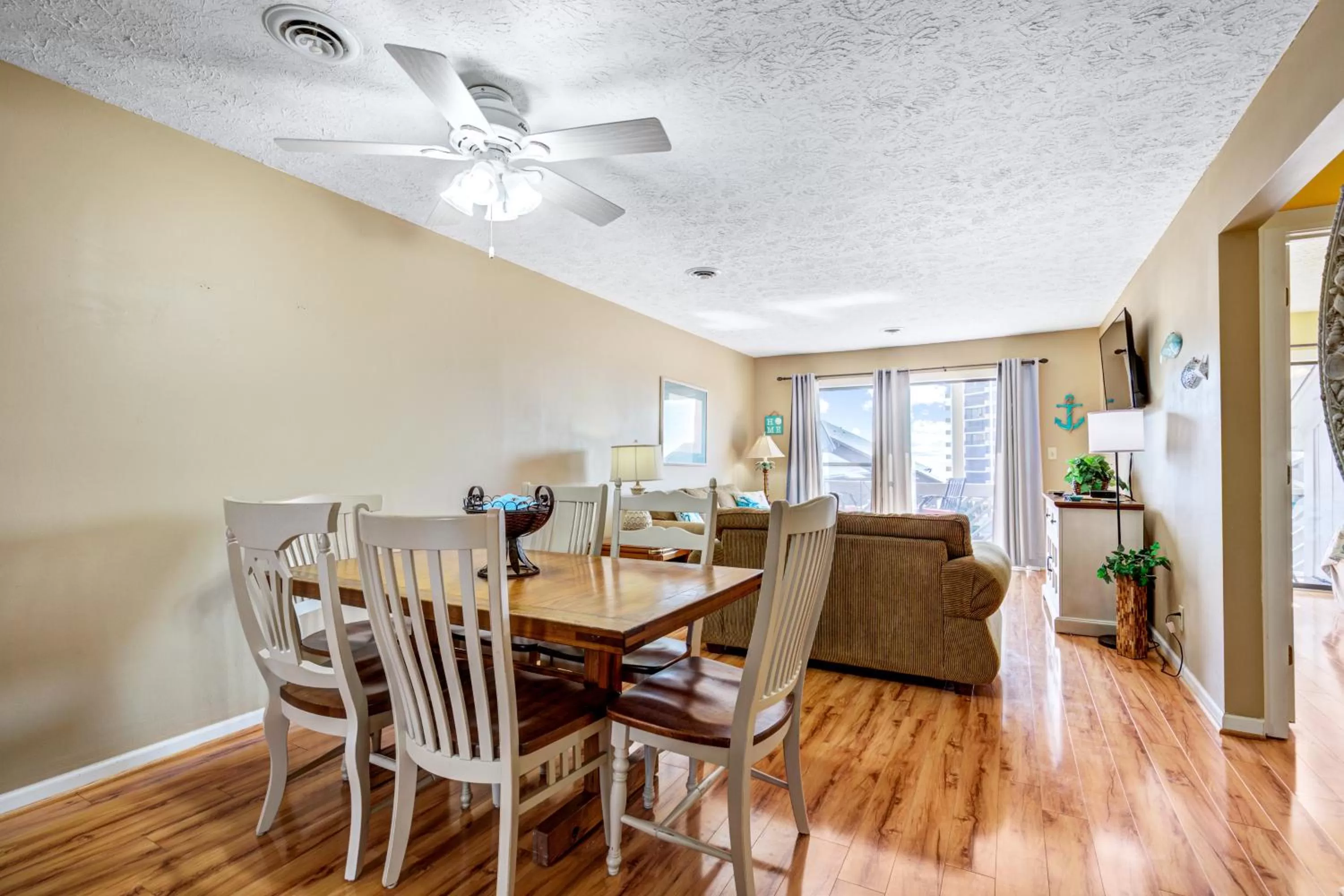 Dining Area in Shipwatch Pointe I - F316