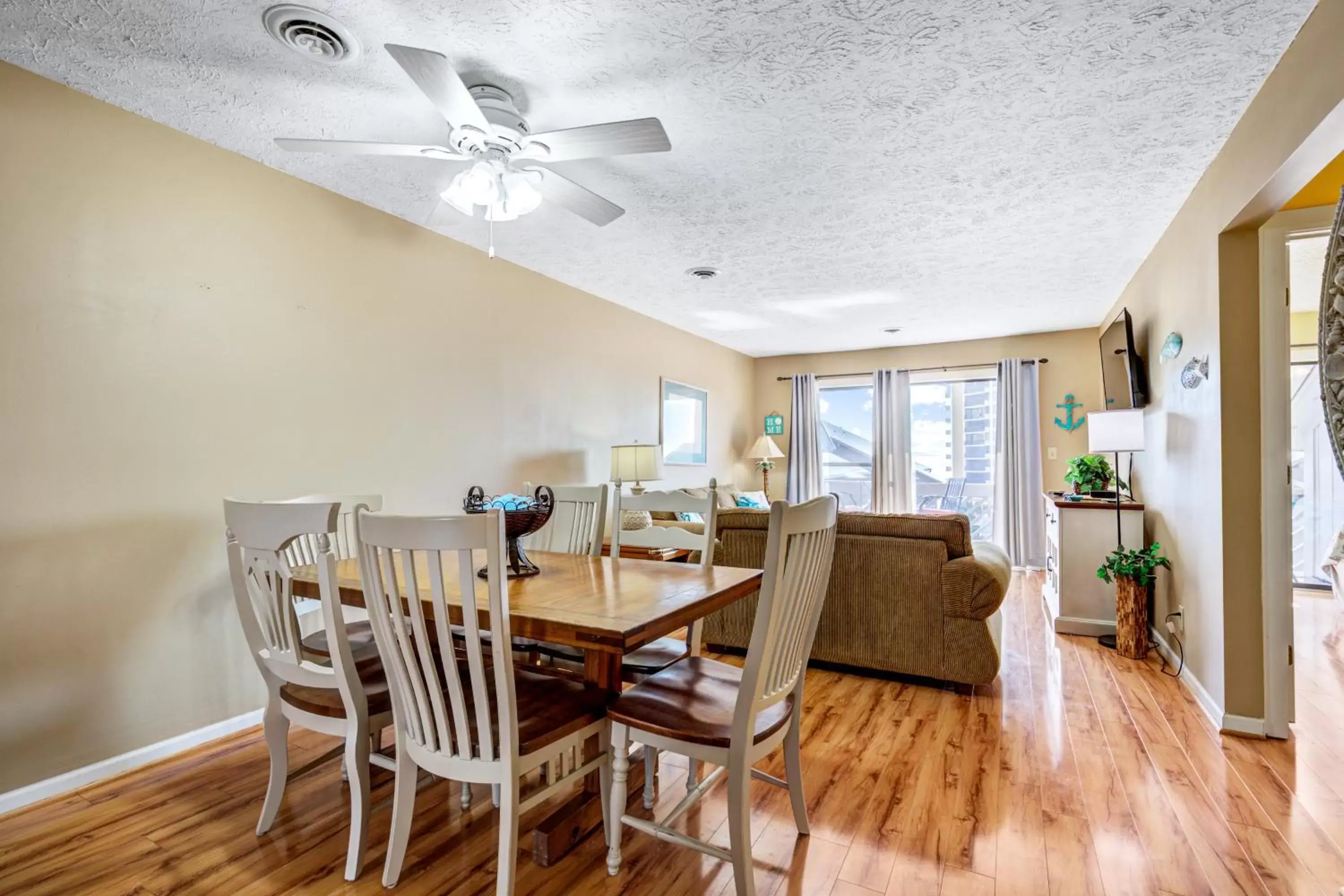 Dining Area in Shipwatch Pointe I - F316