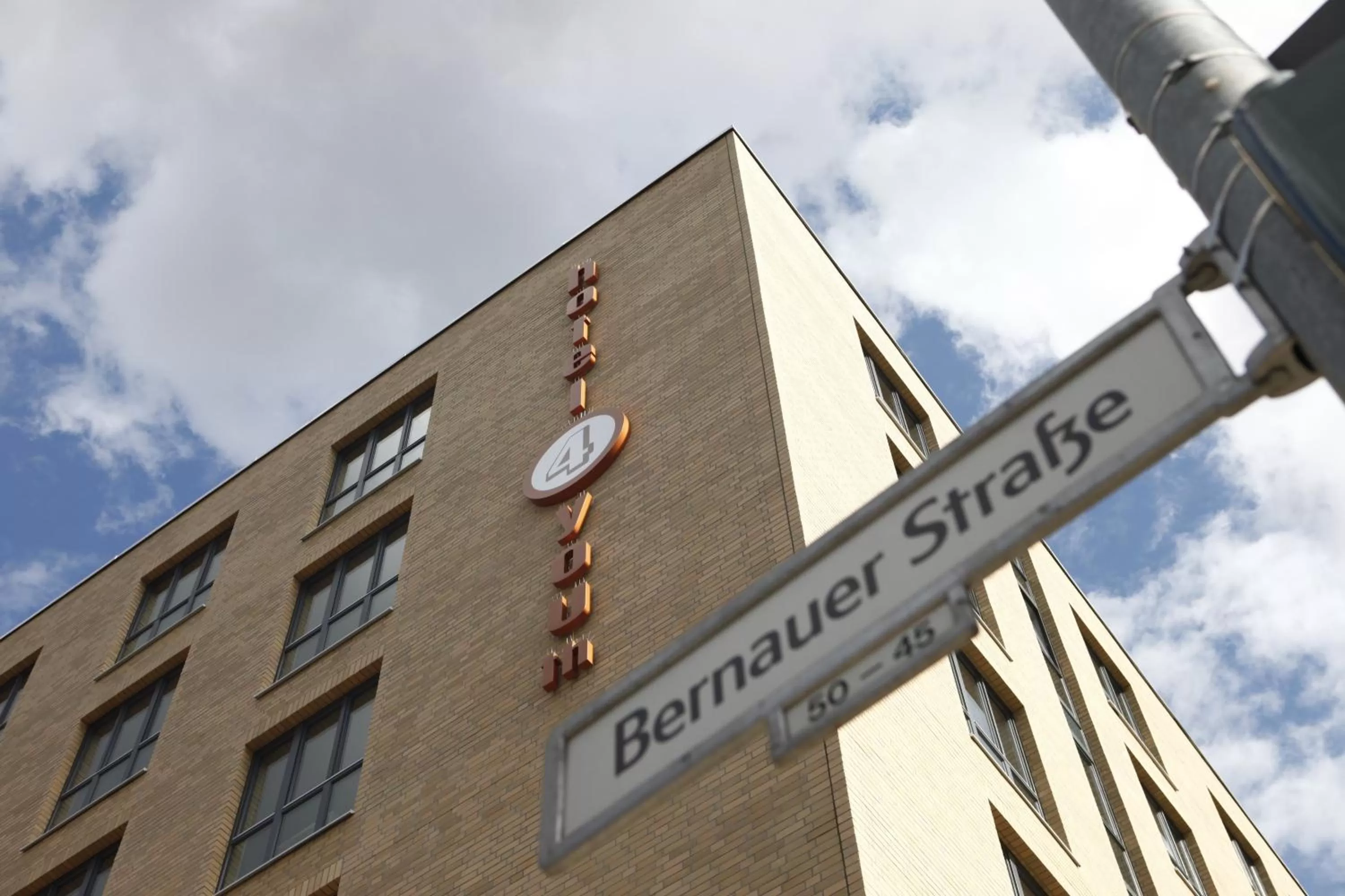 Facade/entrance in H+ Hotel 4Youth