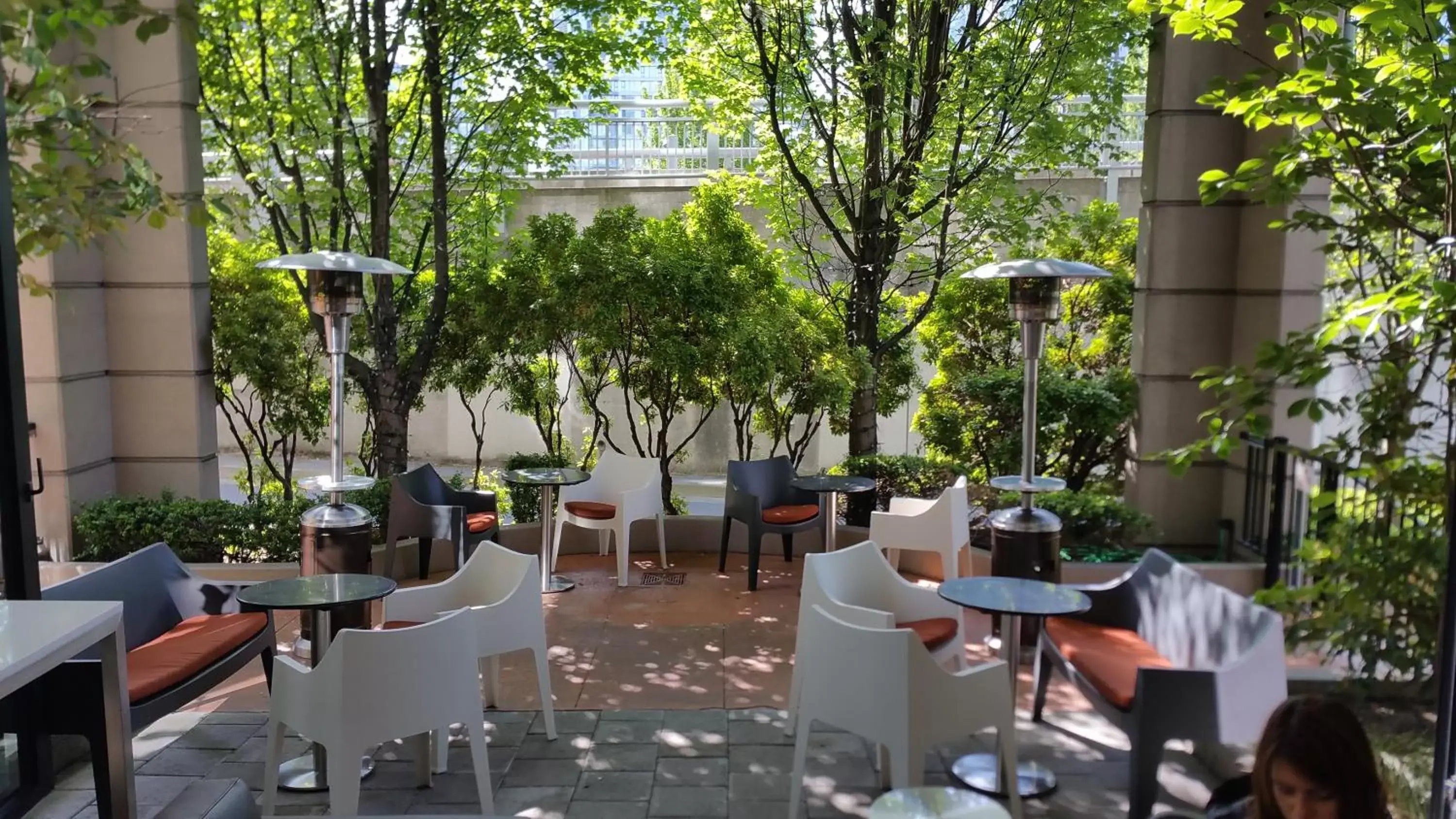 Patio, Restaurant/Places to Eat in The Parker Hotel Vancouver