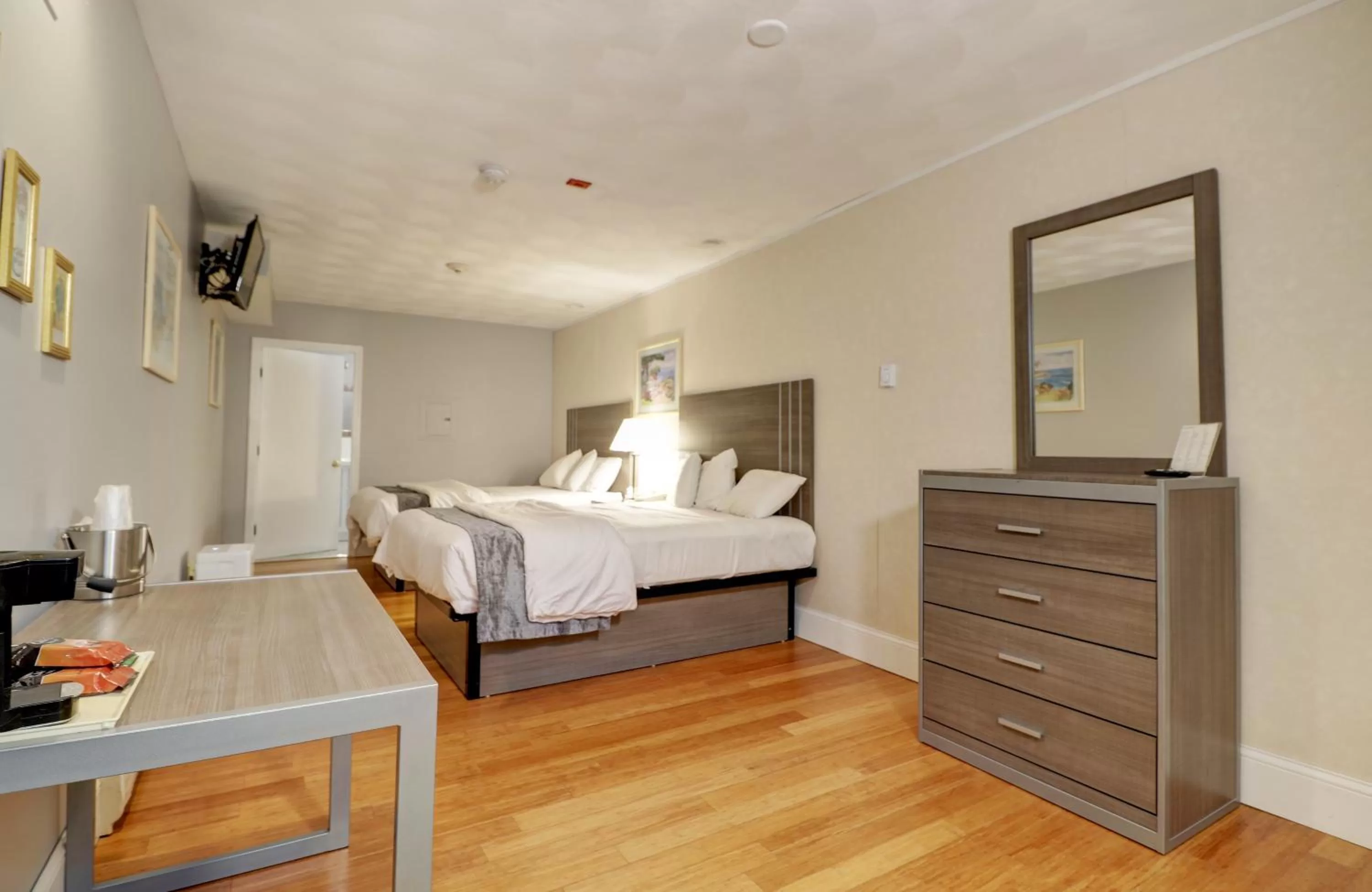 Suite in Hamilton Village Inn