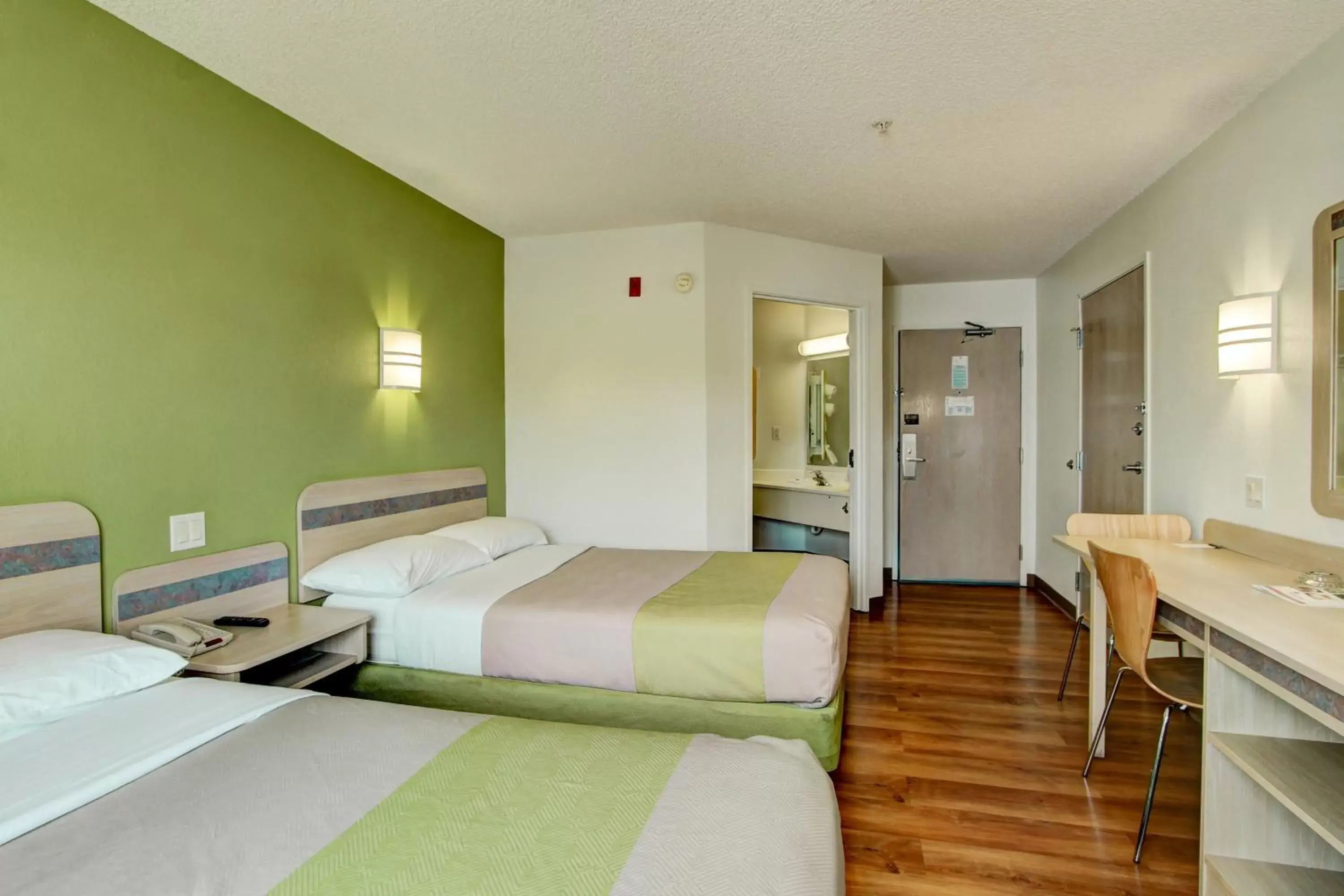 Bed in Motel 6-Aurora, CO - East Aurora