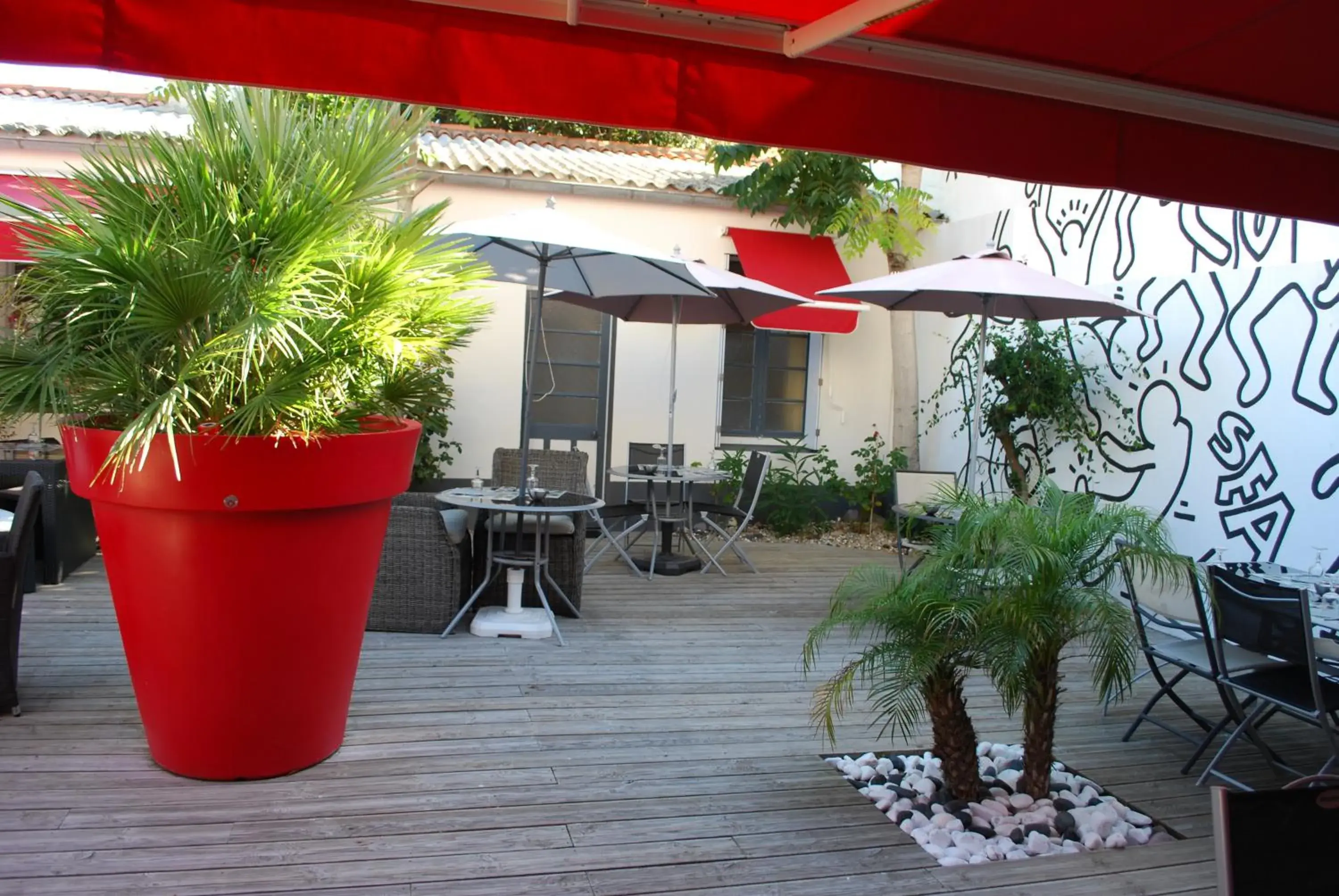 Balcony/Terrace in Cit'Hotel Le Chêne Vert