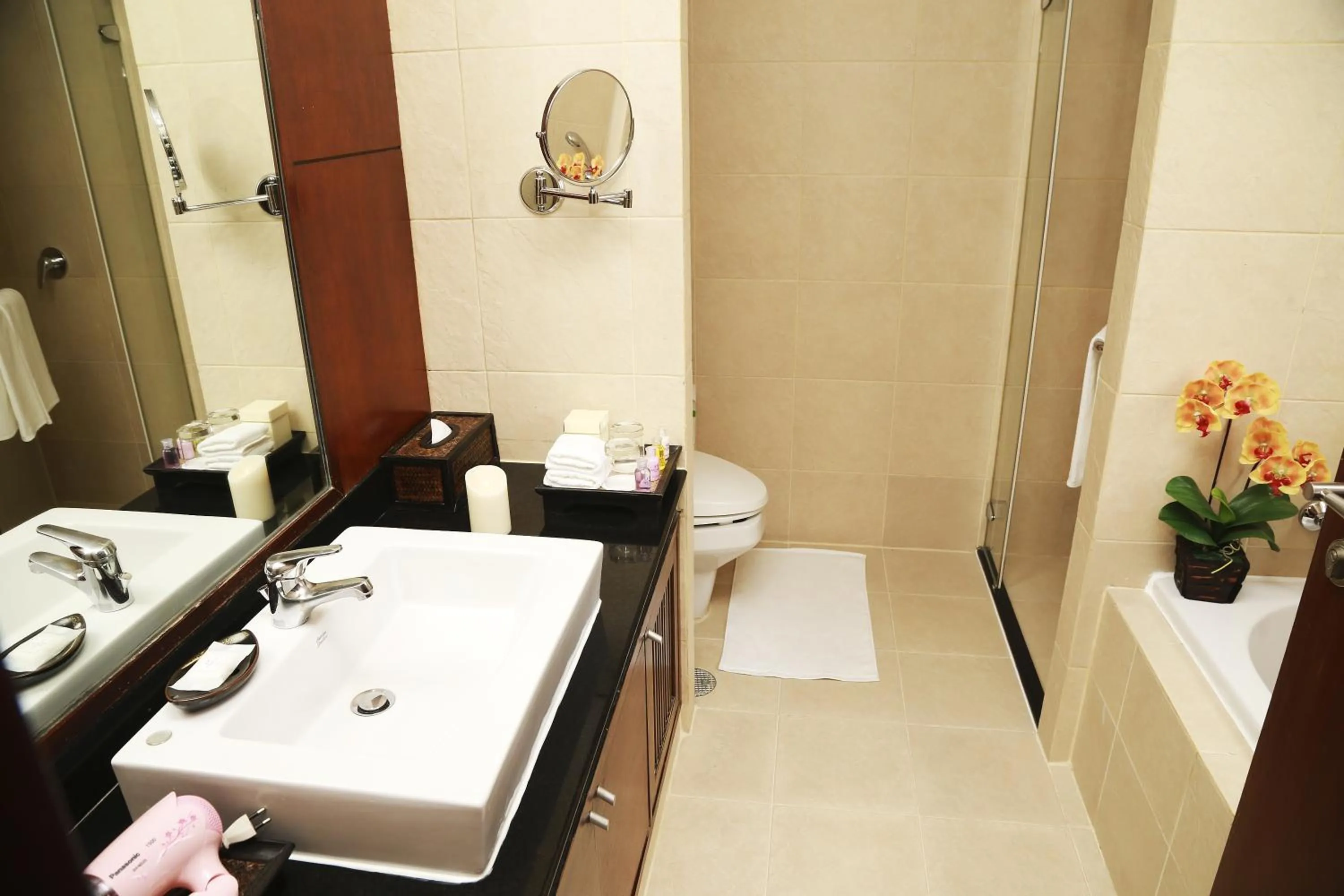 Shower in Grand Mercure Bangkok Asoke Residence