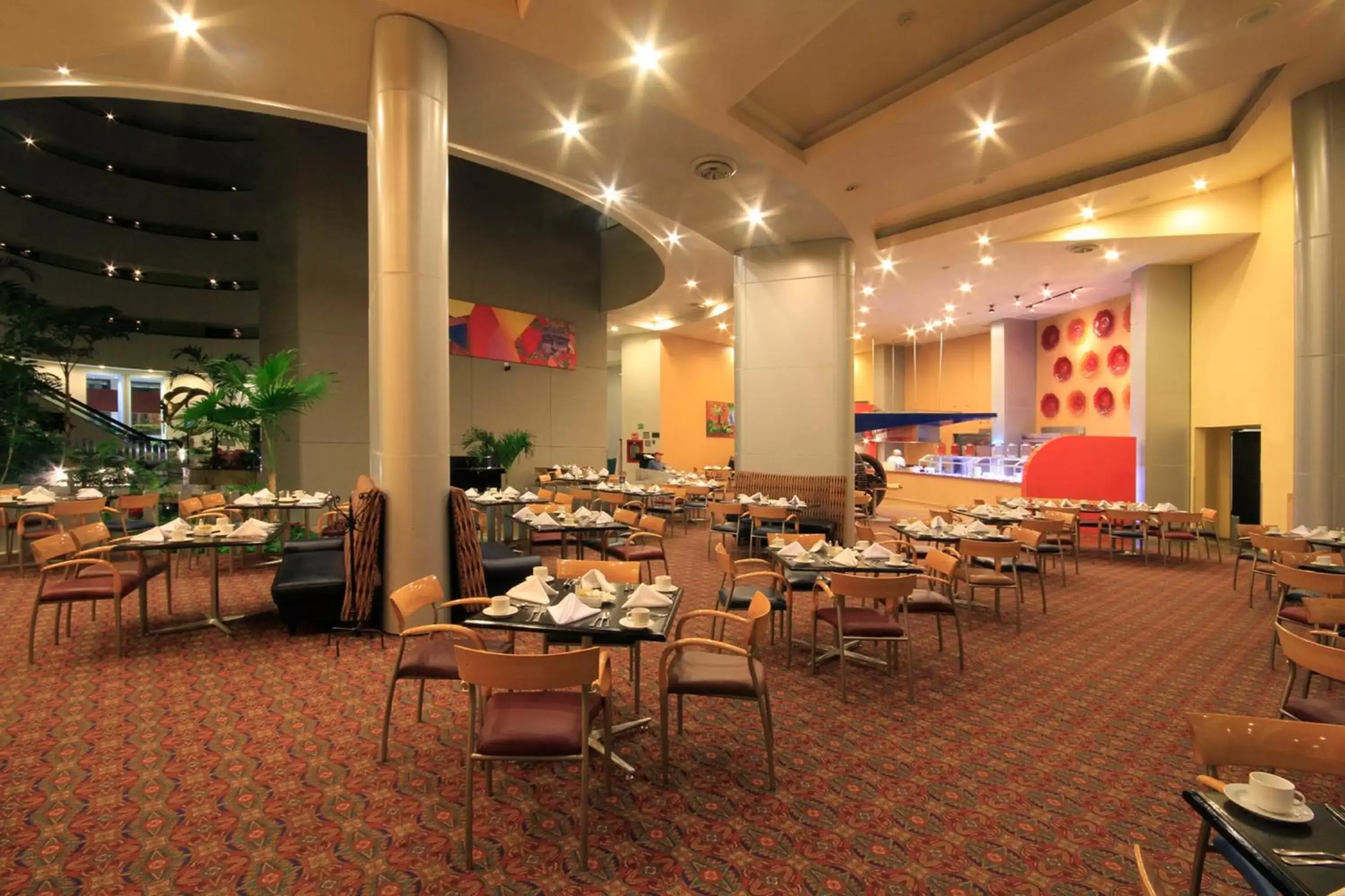 Breakfast, Restaurant/Places to Eat in Holiday Inn Monterrey-Parque Fundidora, an IHG Hotel