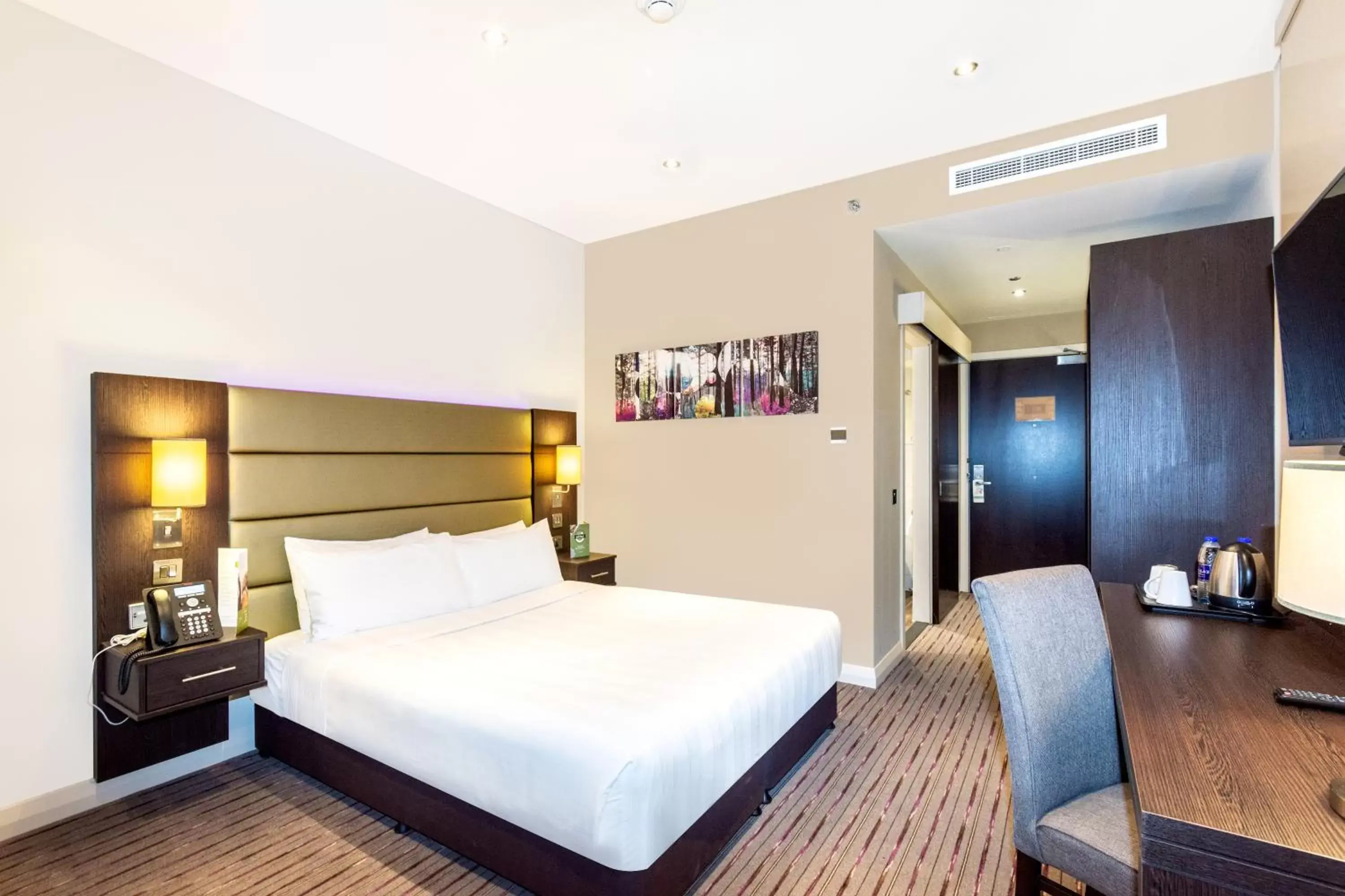 Bed in Premier Inn Dubai Al Jaddaf