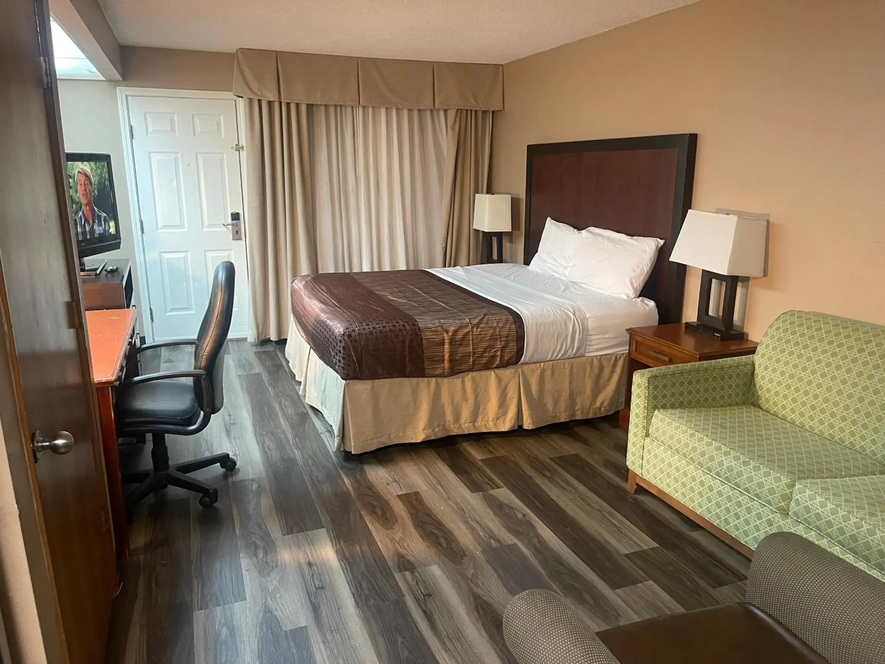 Bed in HOTEL DEL SOL - Pensacola Bed in HOTEL DEL SOL - Pensacola