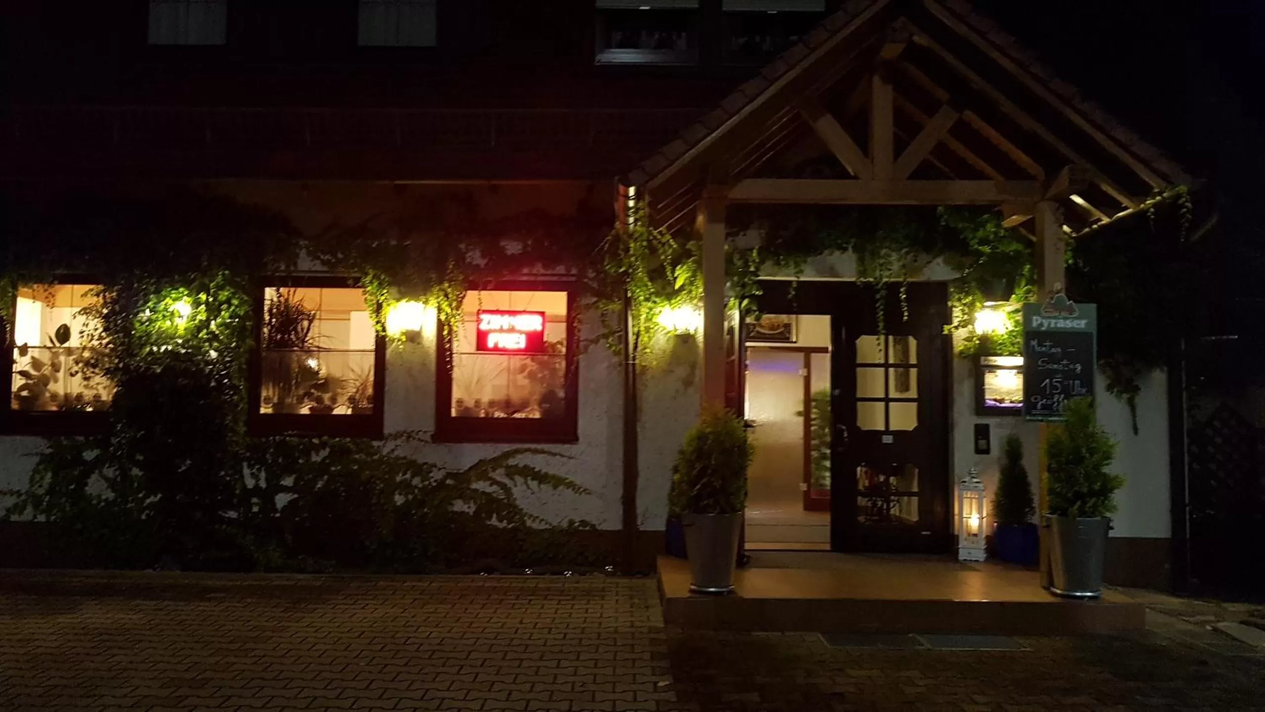 Facade/entrance in Frankenstube-Winkelhaid