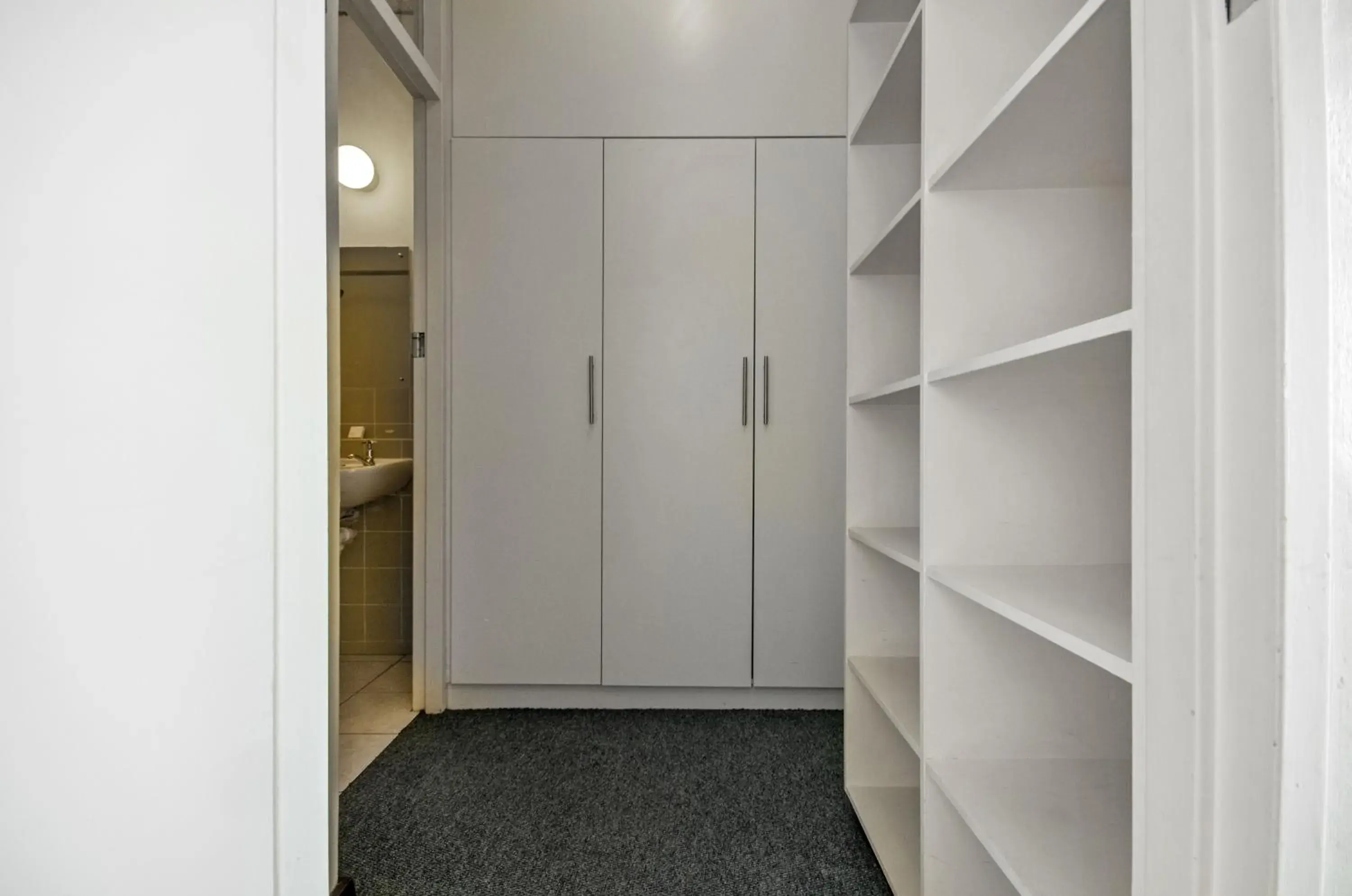 wardrobe, TV/Entertainment Center in Gardens Centre Holiday Apartments