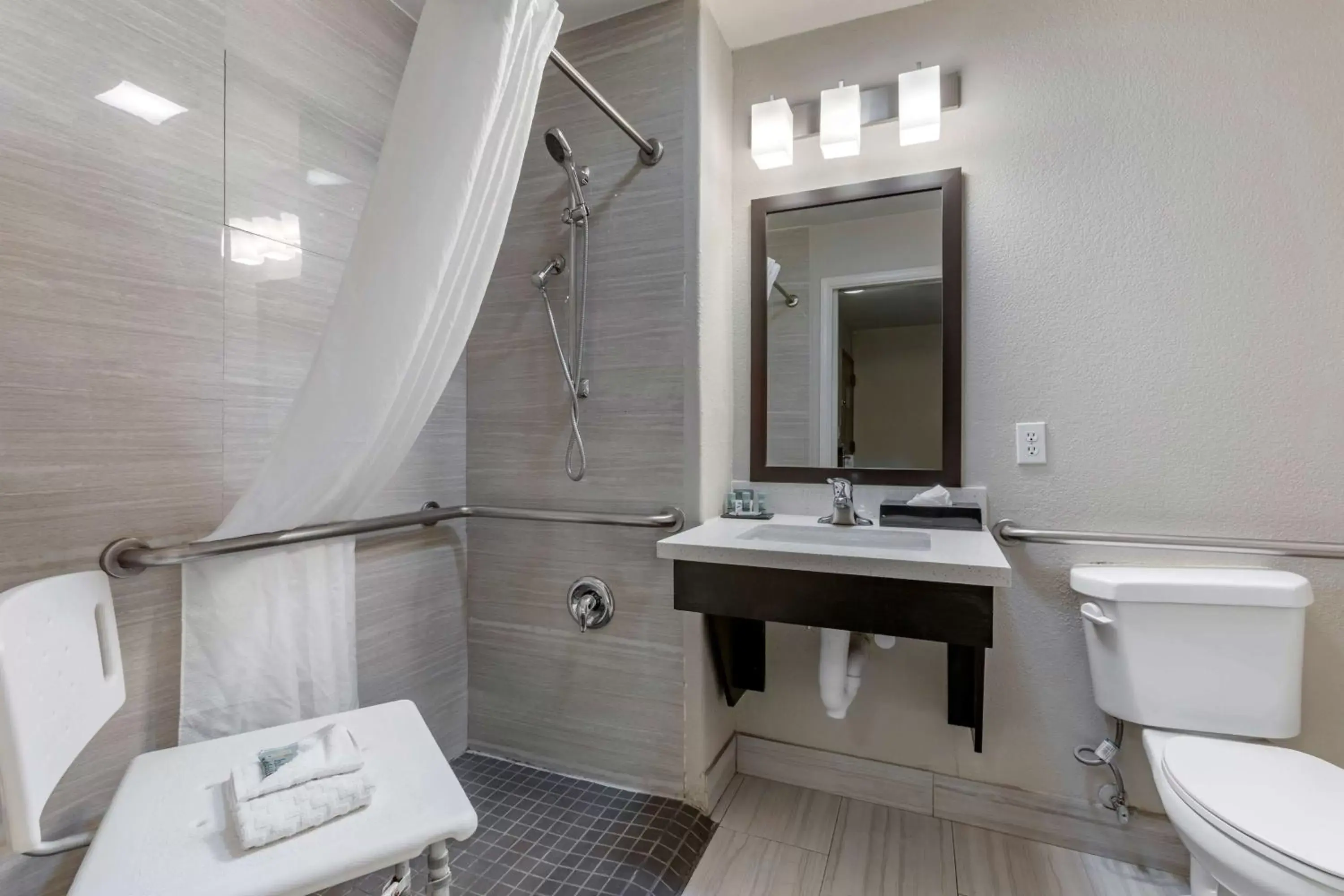 Bathroom in Best Western North Phoenix Hotel