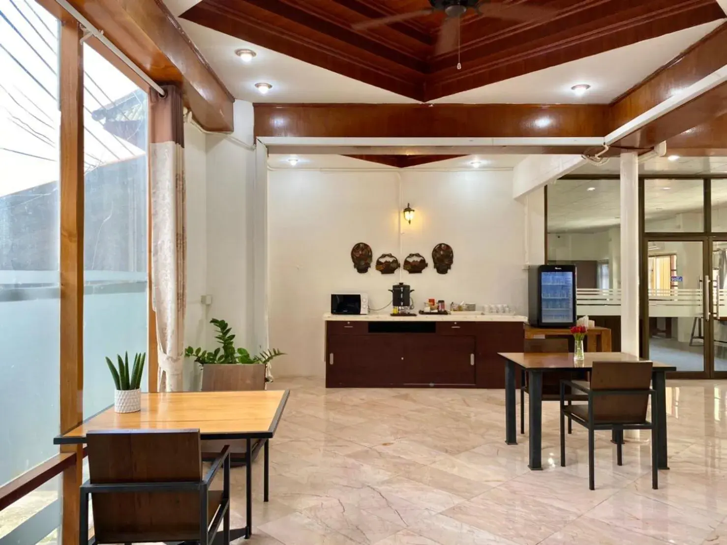 Lobby or reception, Kitchen/Kitchenette in Diamond De Pai City Hotel