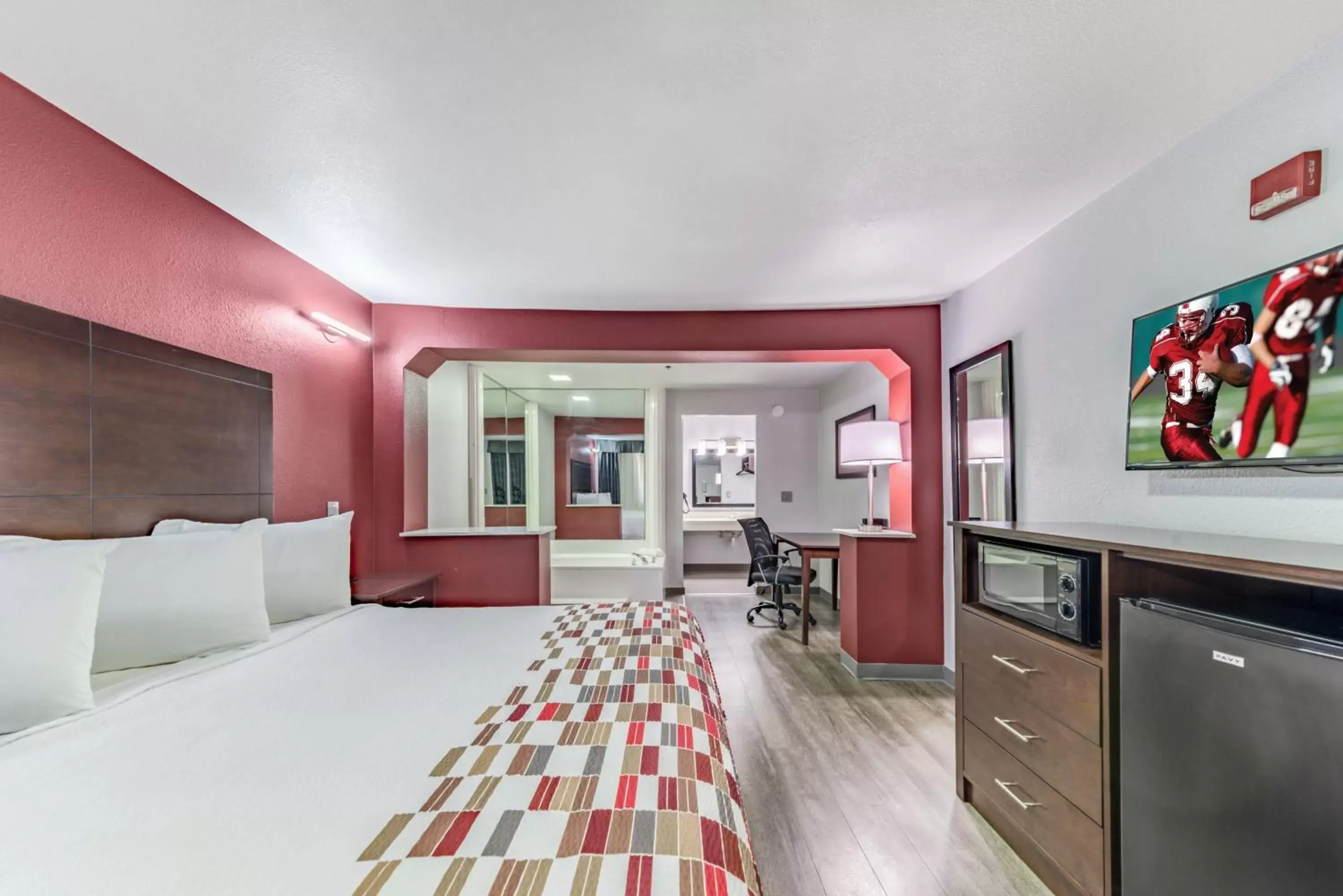 Bedroom, Room Photo in Red Roof Inn Dallas - Mesquite Fair Park NE