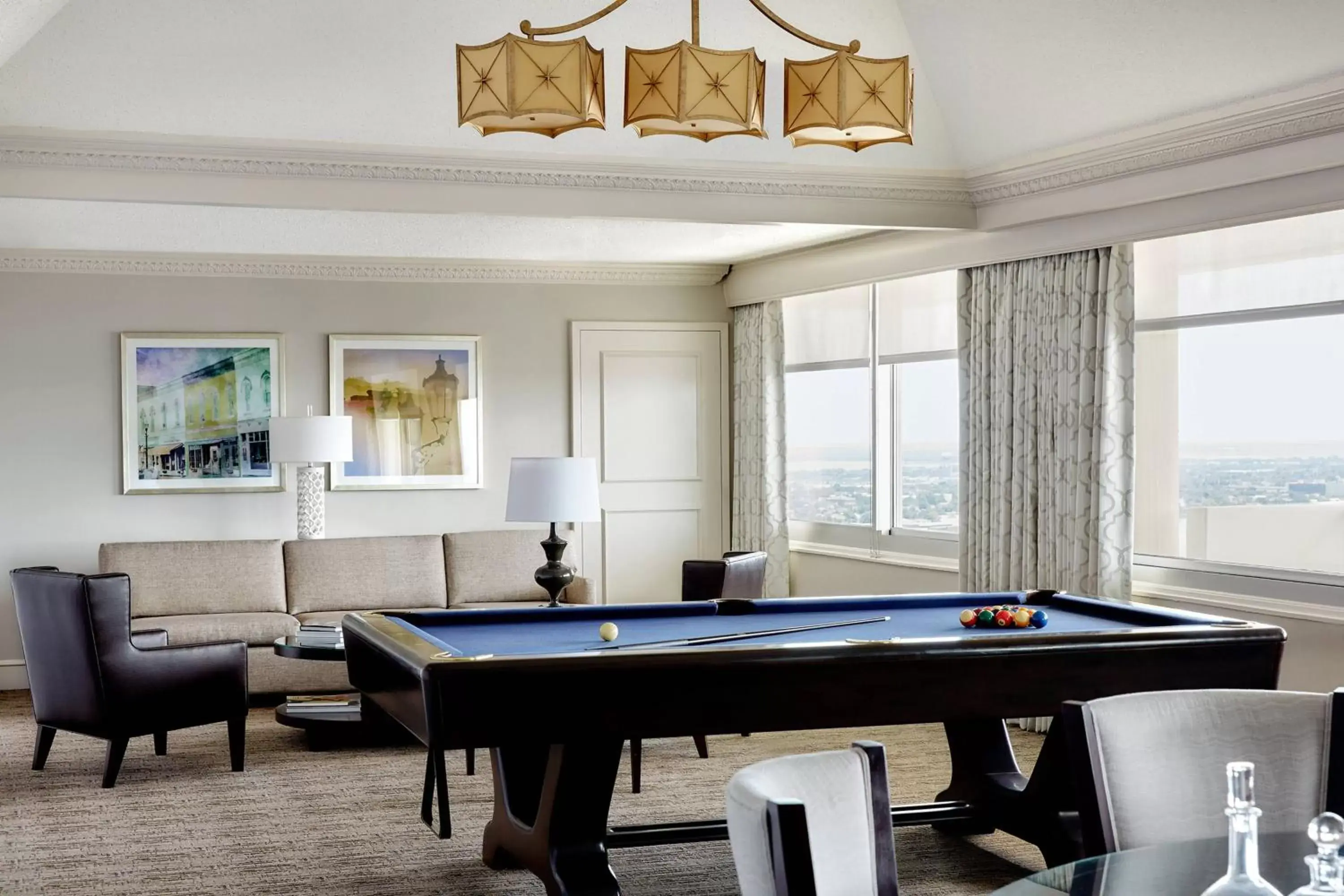 Living room, Billiards in New Orleans Marriott