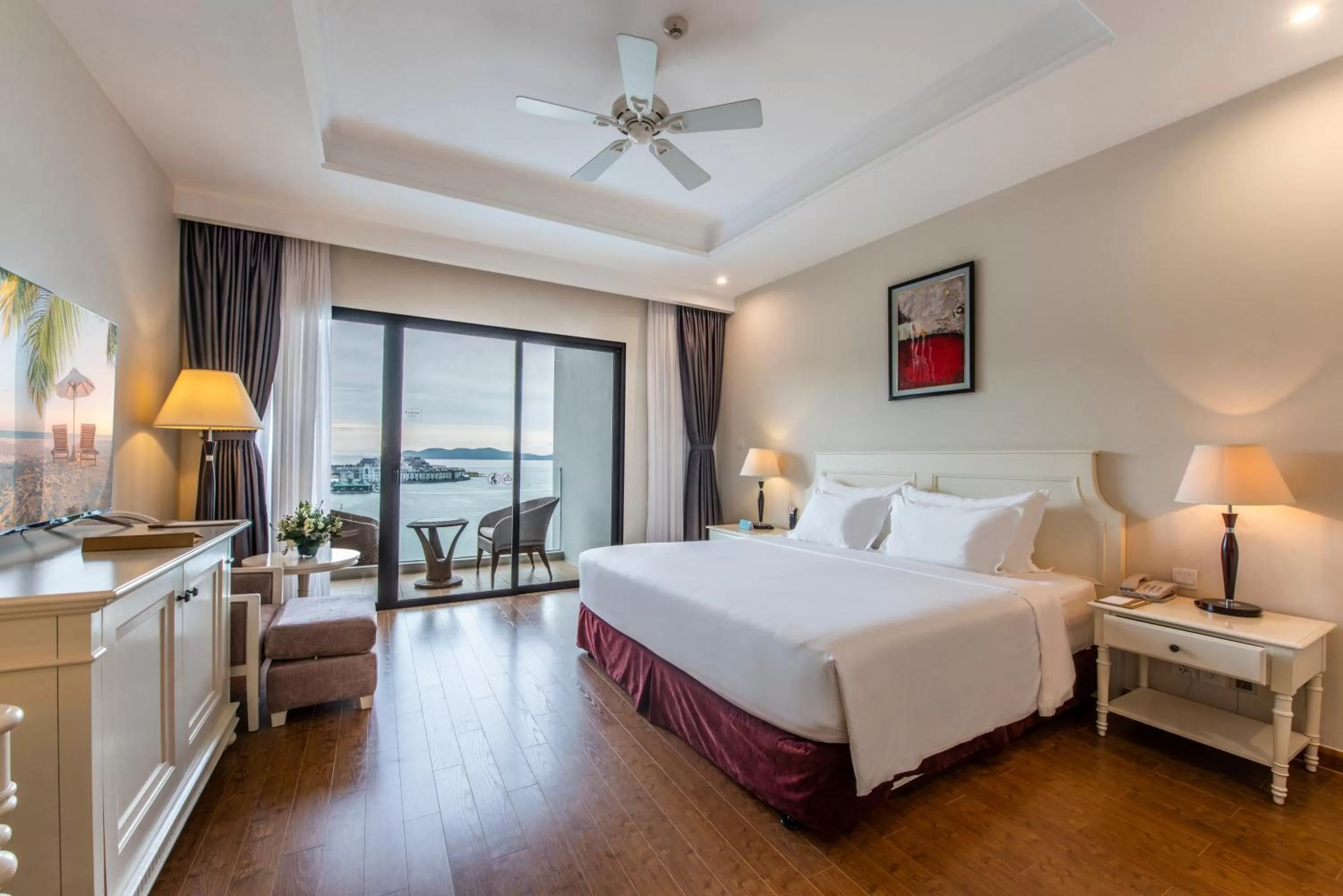 Bedroom, Bed in Vinpearl Resort & Spa Nha Trang Bay