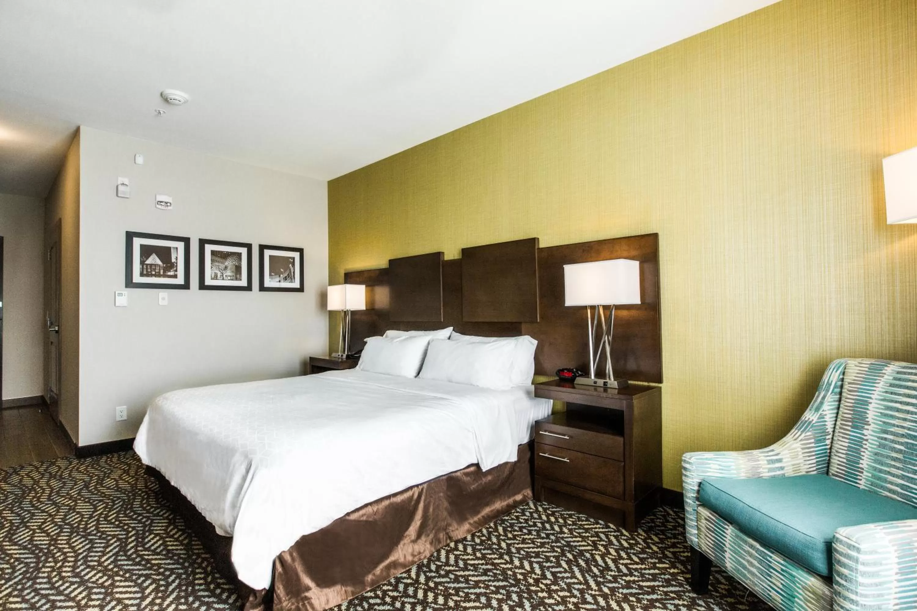 Photo of the whole room, Bed in Holiday Inn Express & Suites Spruce Grove - Stony Plain by IHG
