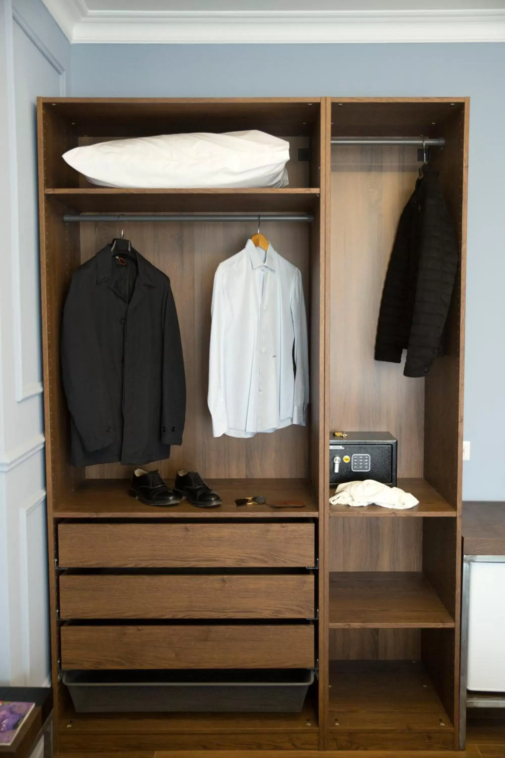 wardrobe in Unicum Roma Suites