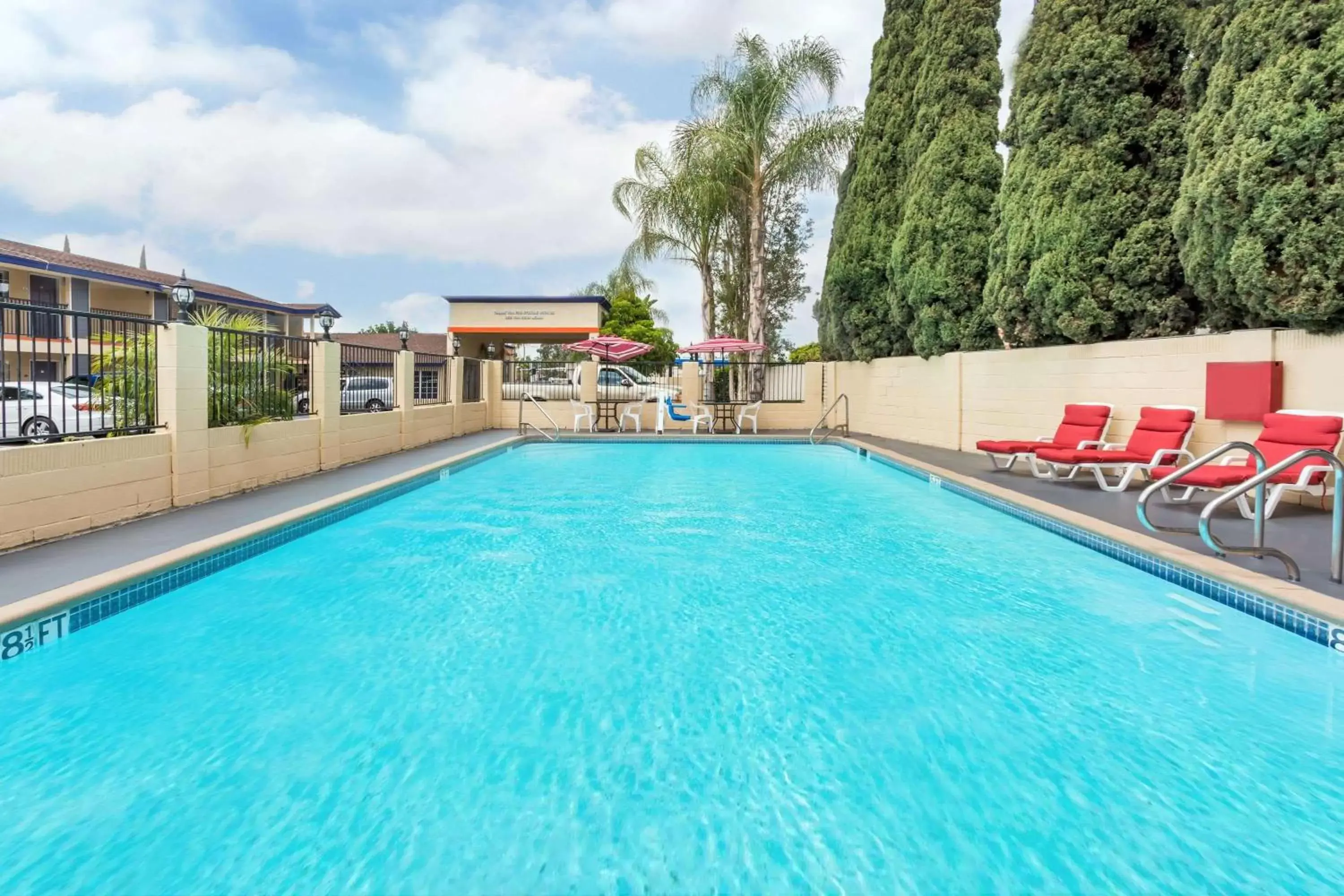 On site, Swimming Pool in Casa Blanca Hotel & Suites Orange