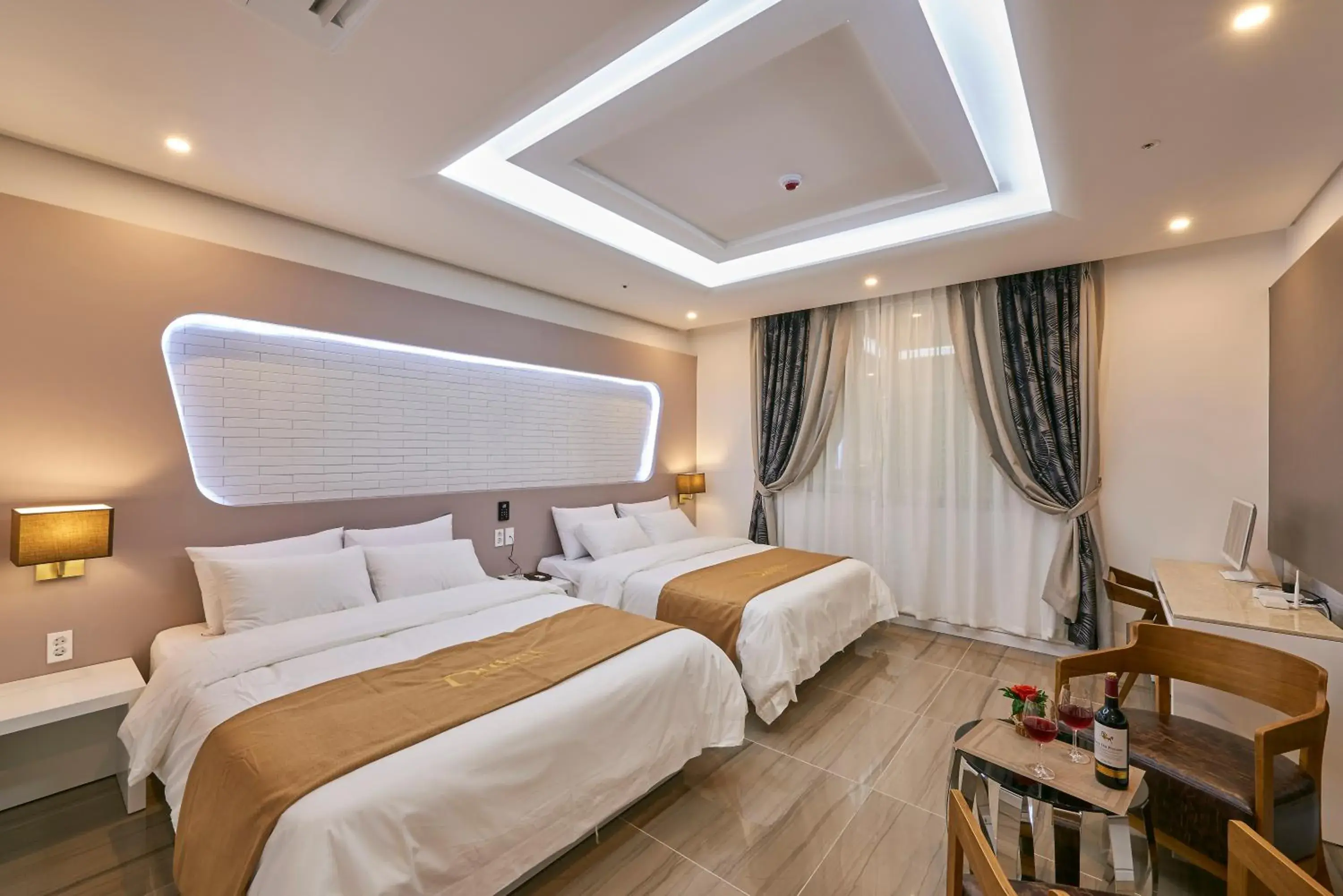 Bed in Dubai Hotel (Korea Quality)