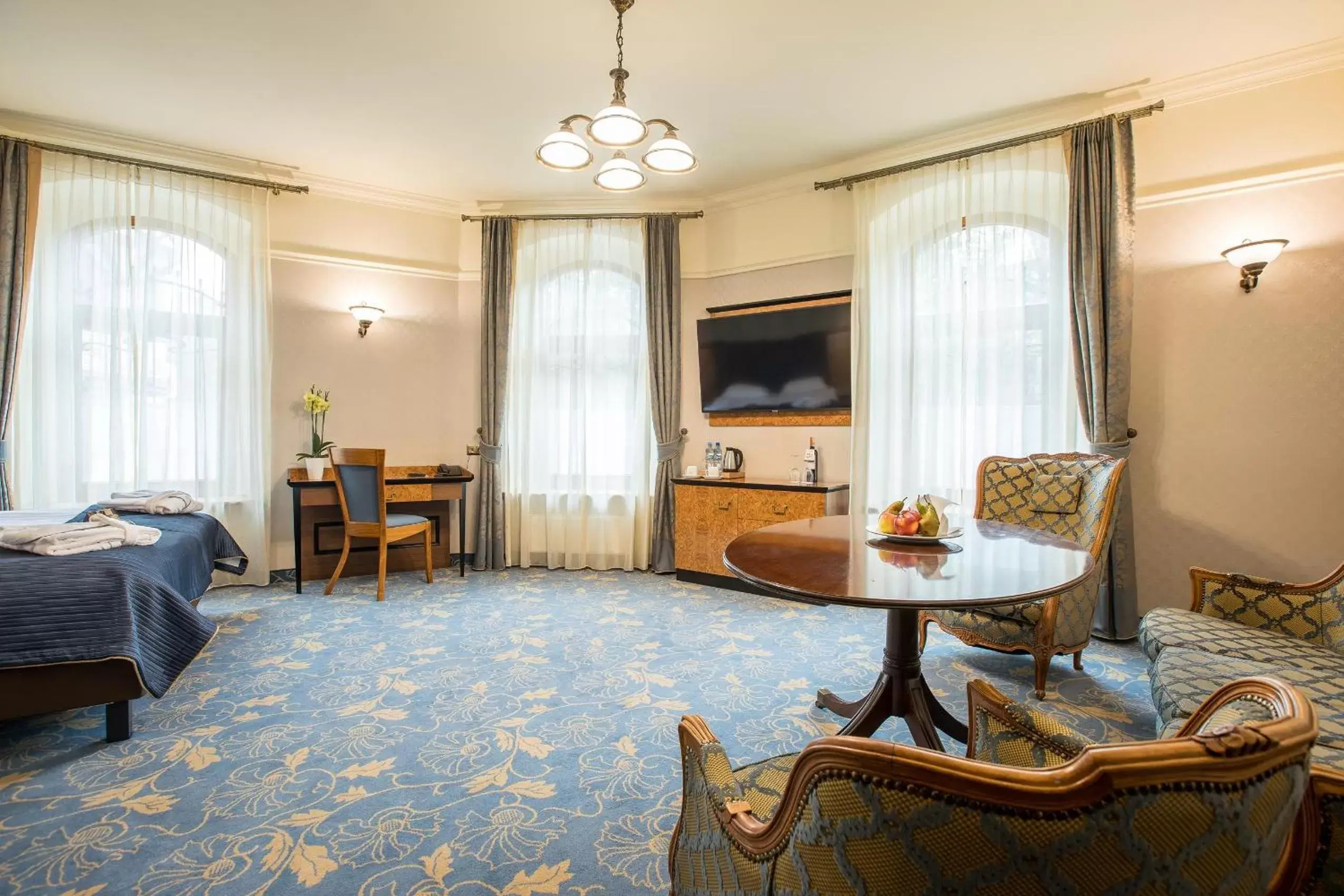 Photo of the whole room, Seating Area in Hotel Diament Plaza Gliwice