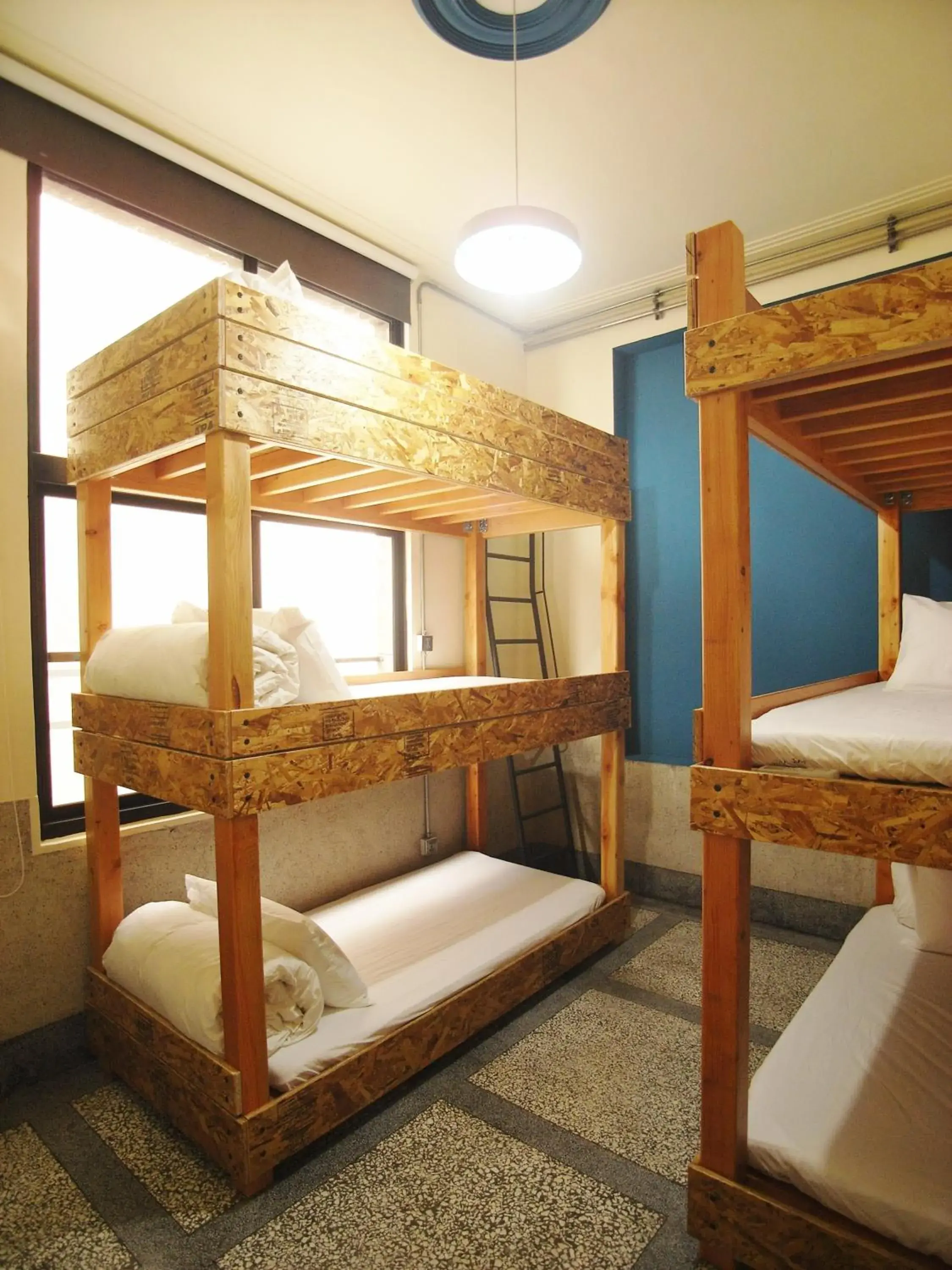 Bunk Bed in With Inn Hostel