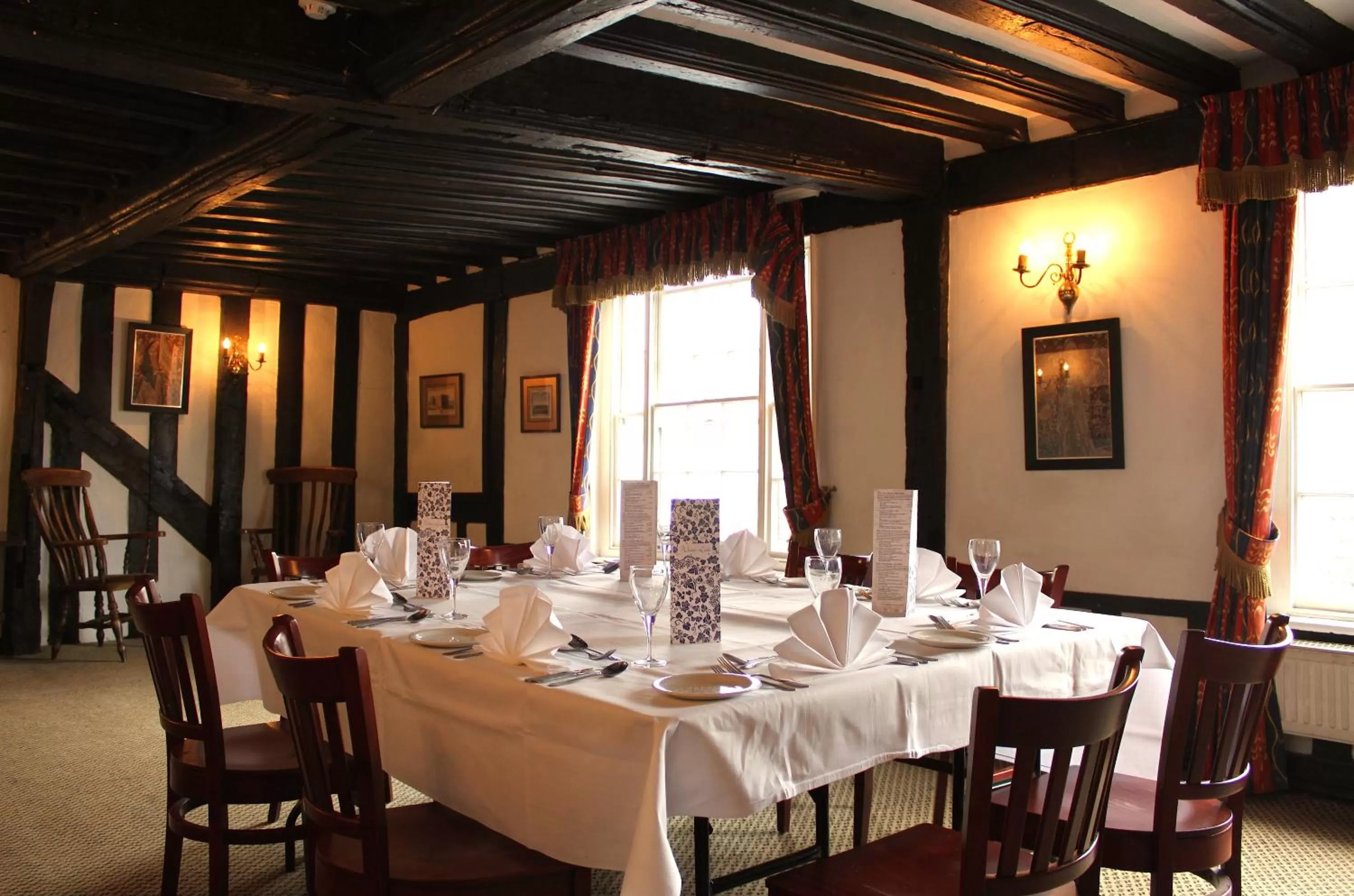 Food and drinks in Brook Red Lion Hotel