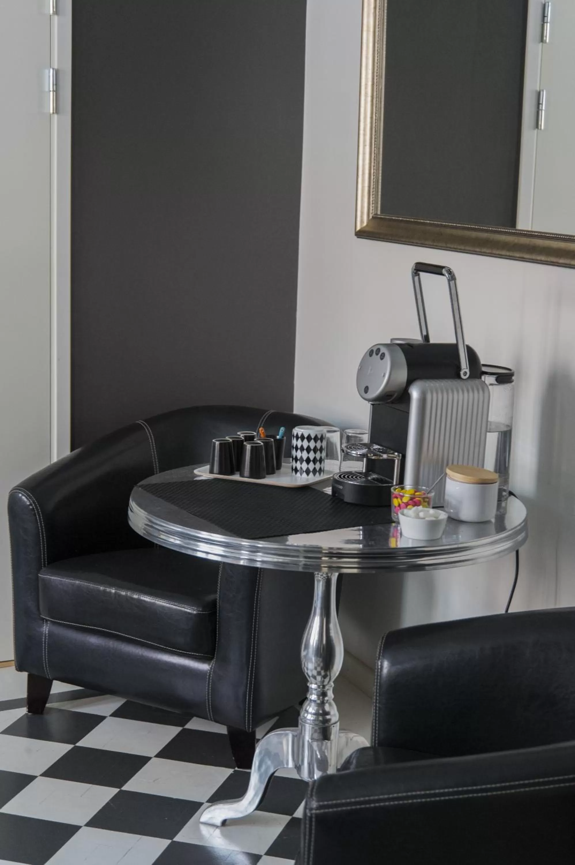 Seating area in Magles Smiley Inn