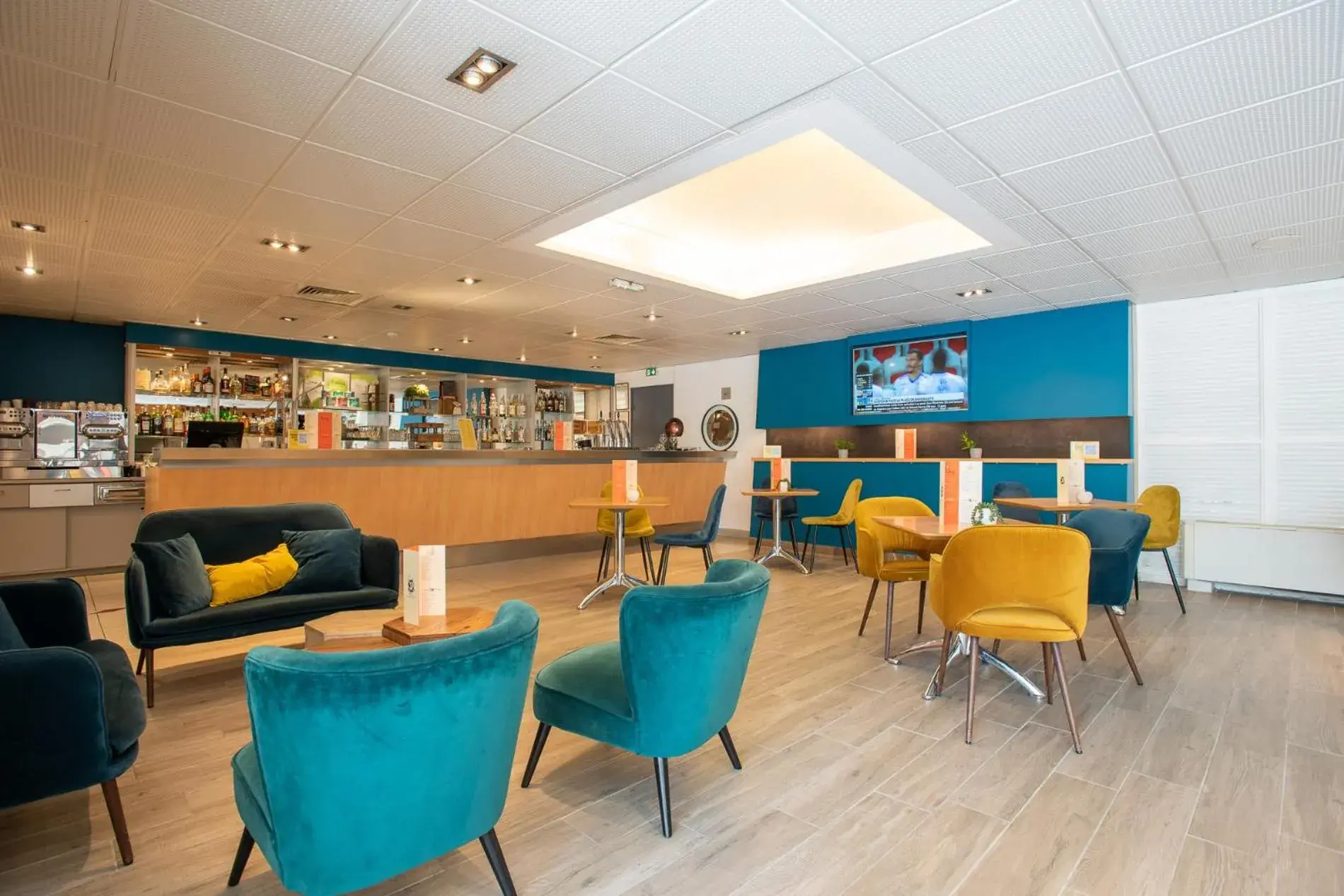 Lounge or bar, Lounge/Bar in Novotel Aix-en-Provence Beaumanoir