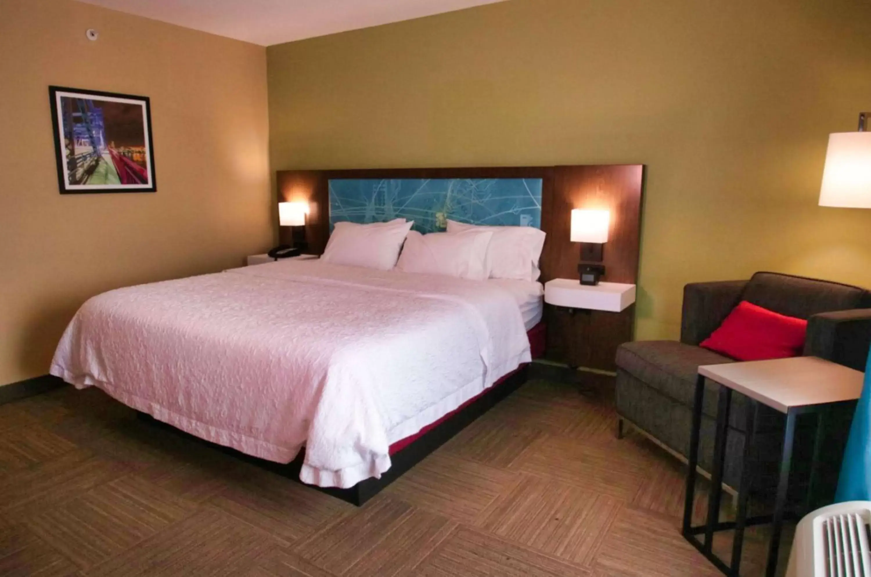 Living room, Bed in Hampton Inn & Suites Jacksonville Beach Boulevard/Mayo Clinic