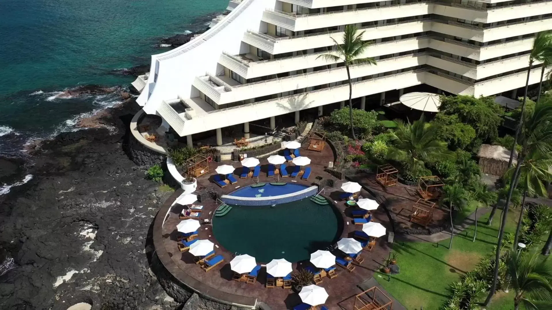 Swimming pool in Royal Kona Resort