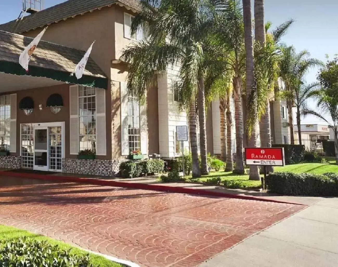 Facade/entrance, Property Building in Ramada by Wyndham Costa Mesa/Newport Beach