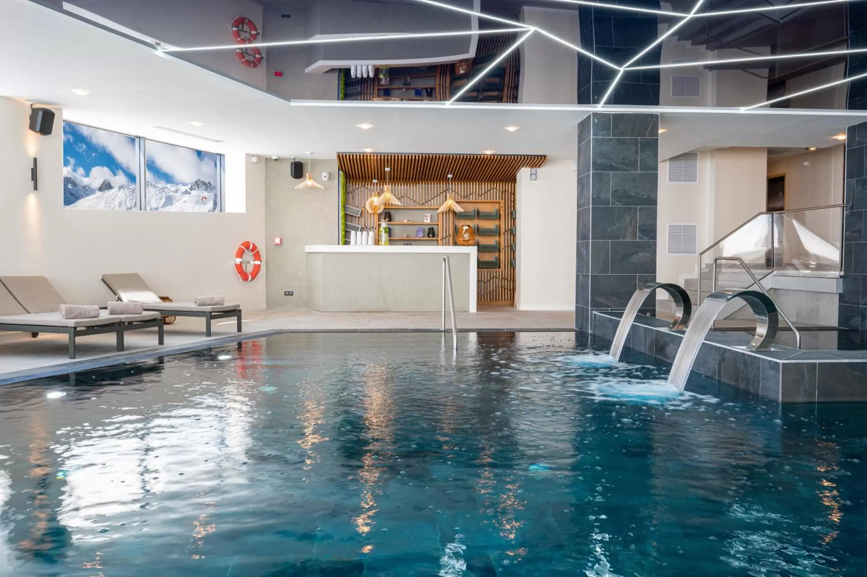 Spa and wellness centre/facilities, Swimming Pool in Hôtel VoulezVous by Les Etincelles