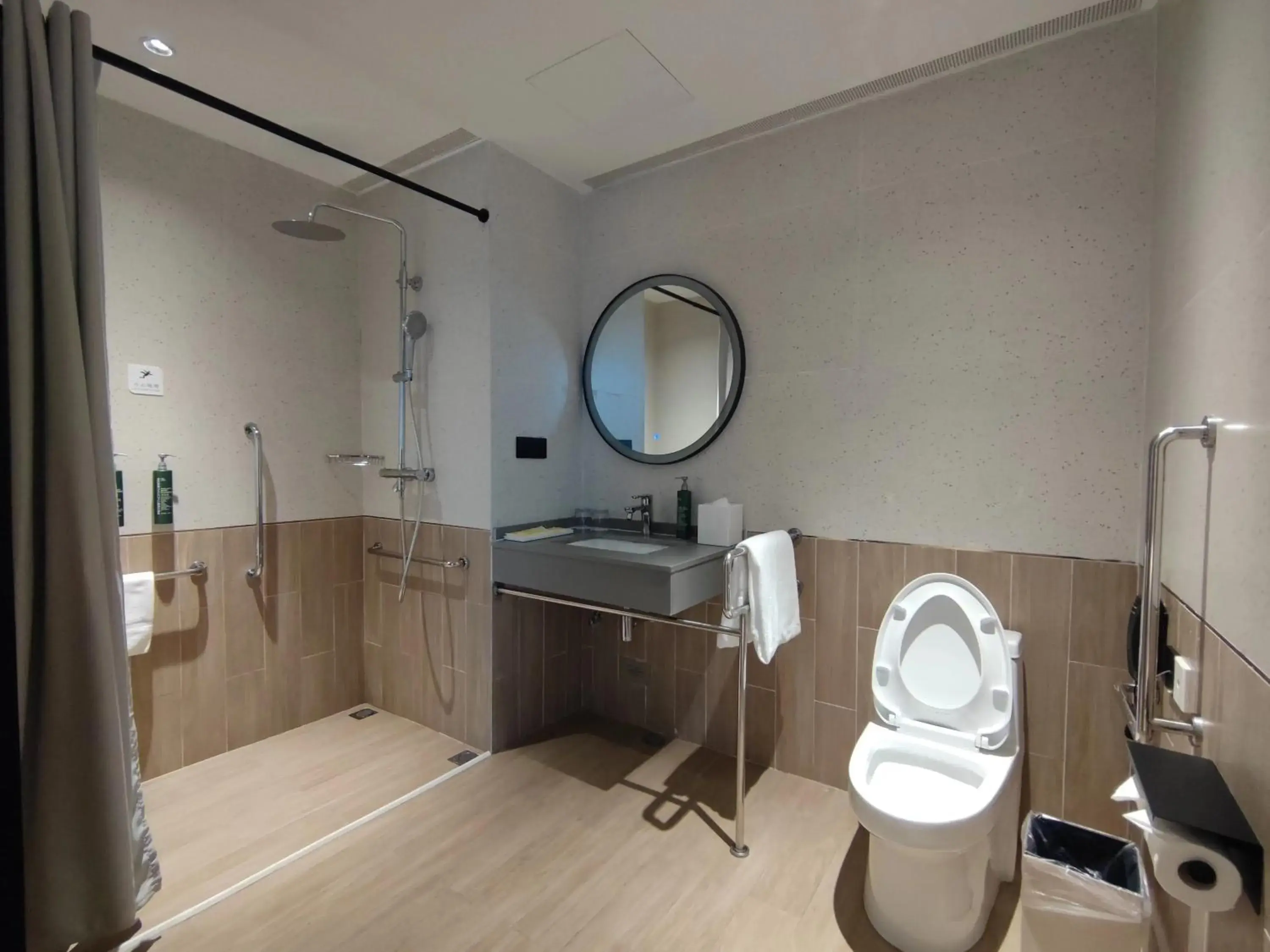 Toilet, Bathroom in Hilton Garden Inn Hefei Binhu New District